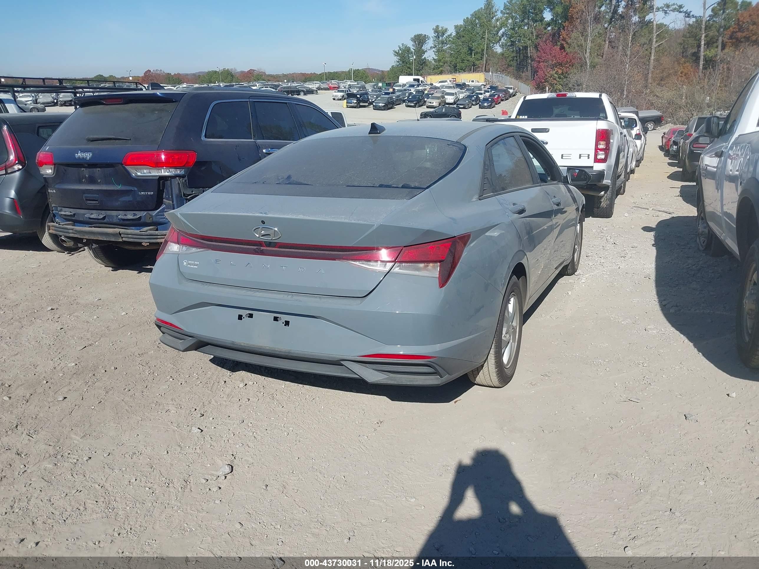 HYUNDAI ELANTRA image 4
