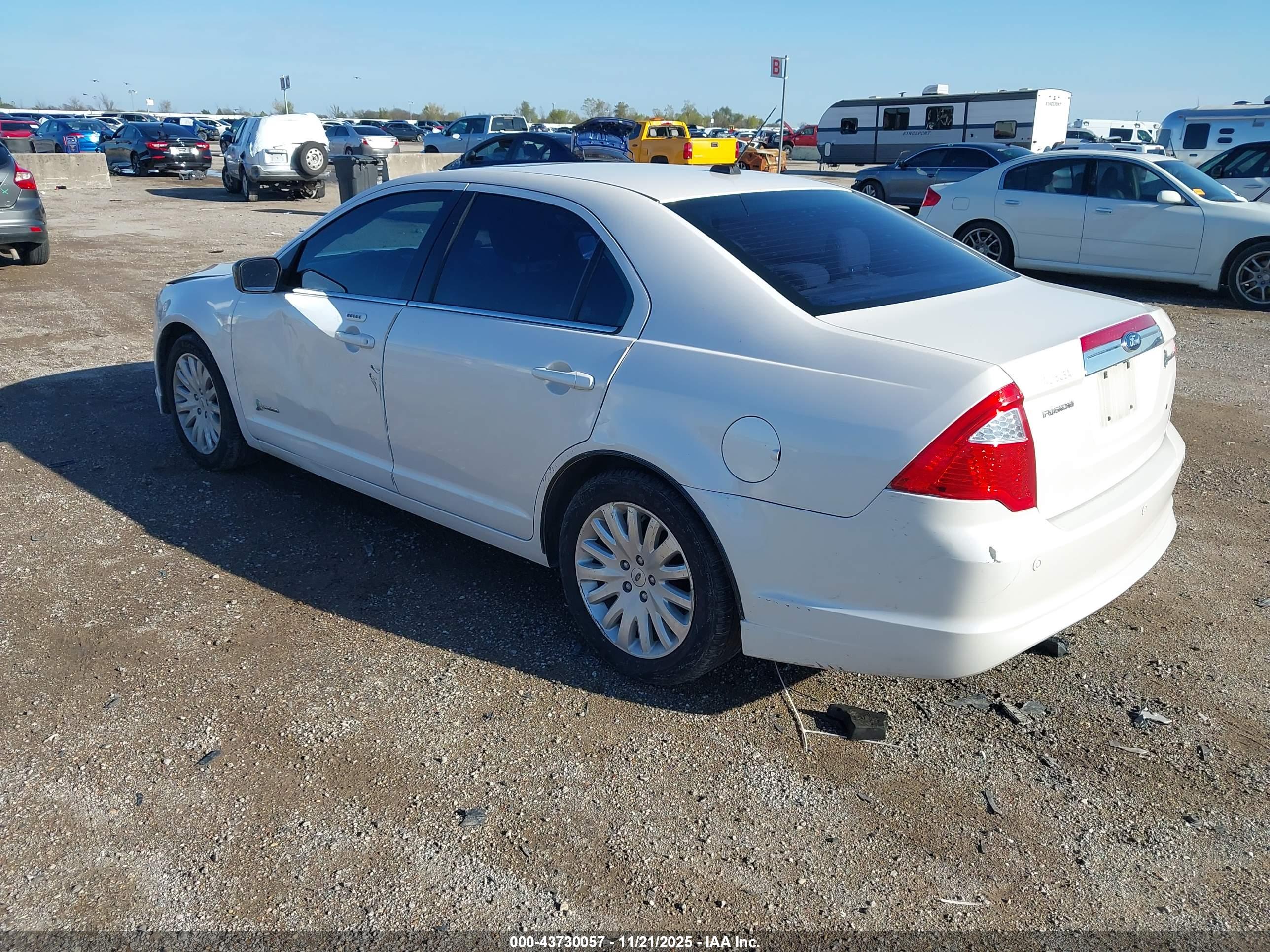 FORD FUSION image 3