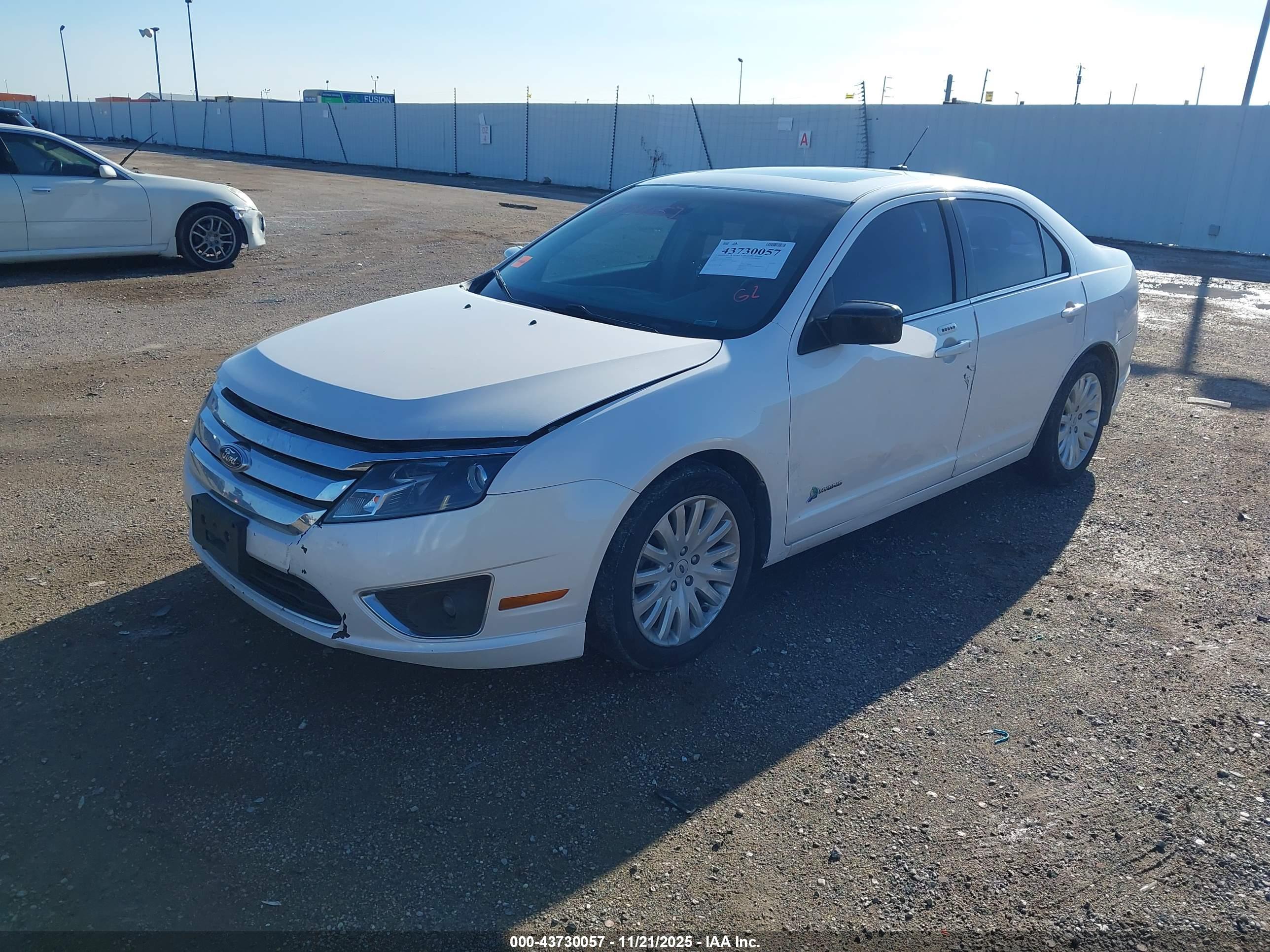 FORD FUSION image 6