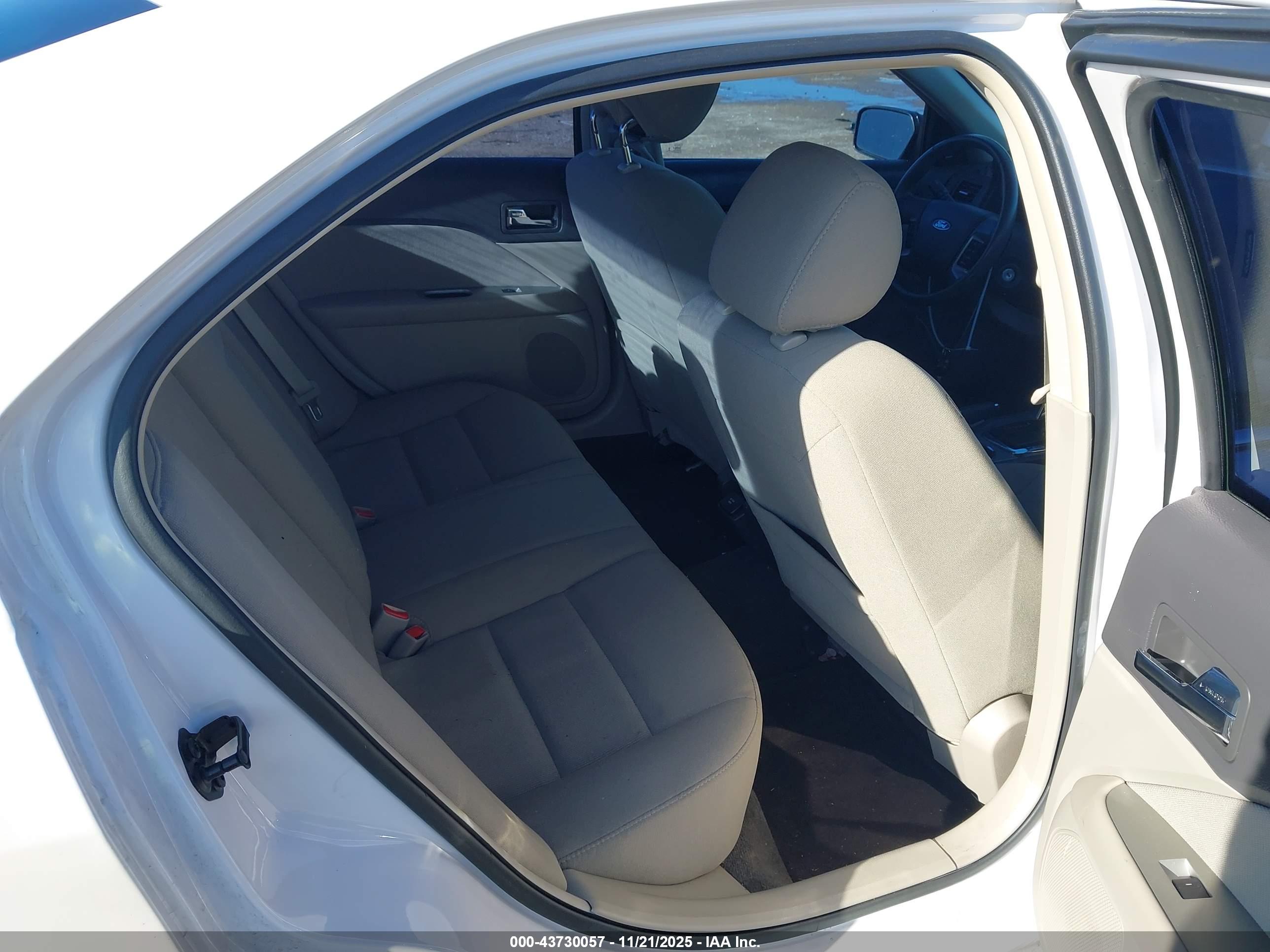 FORD FUSION image 8