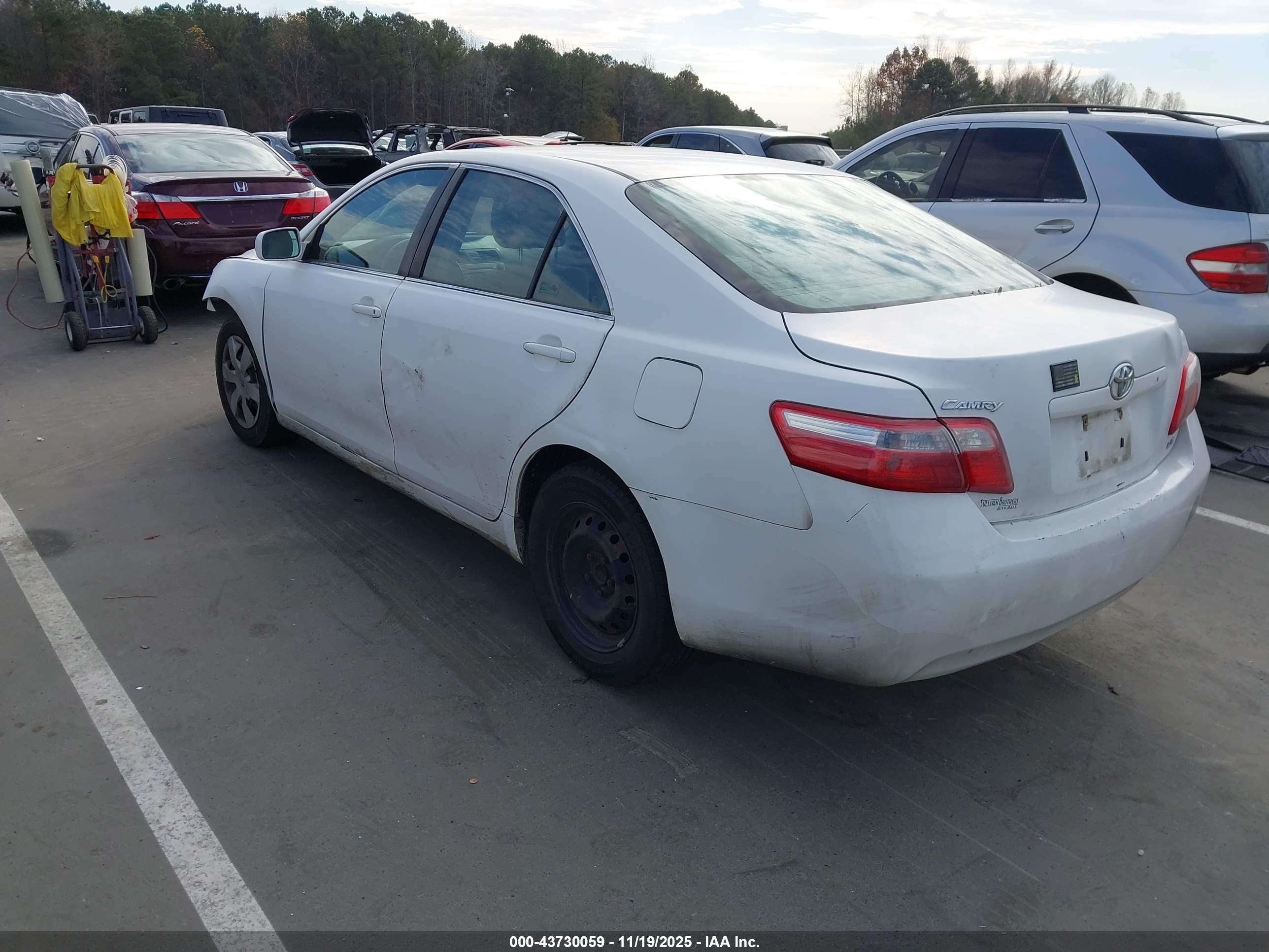 TOYOTA CAMRY image 3
