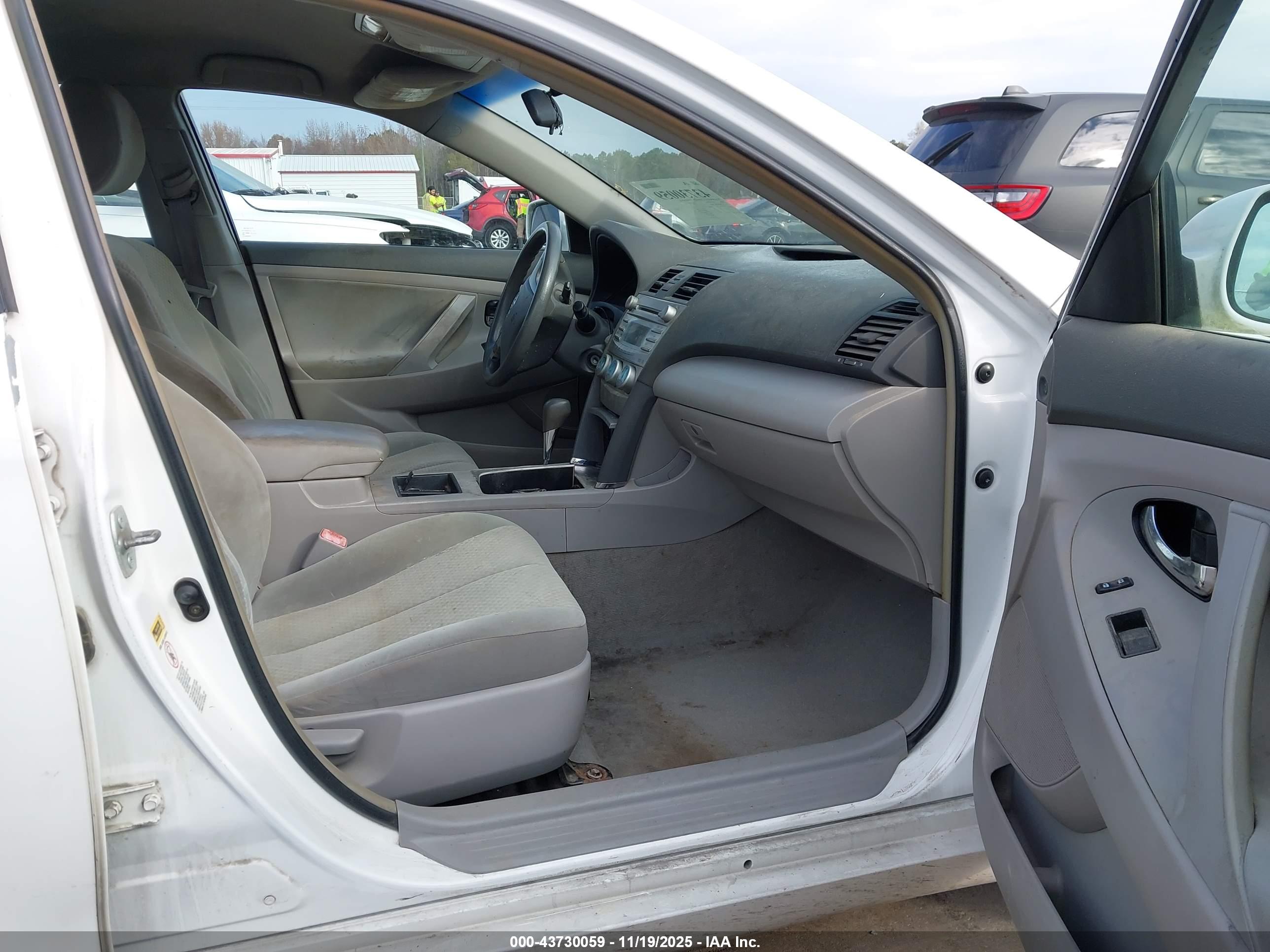 TOYOTA CAMRY image 5