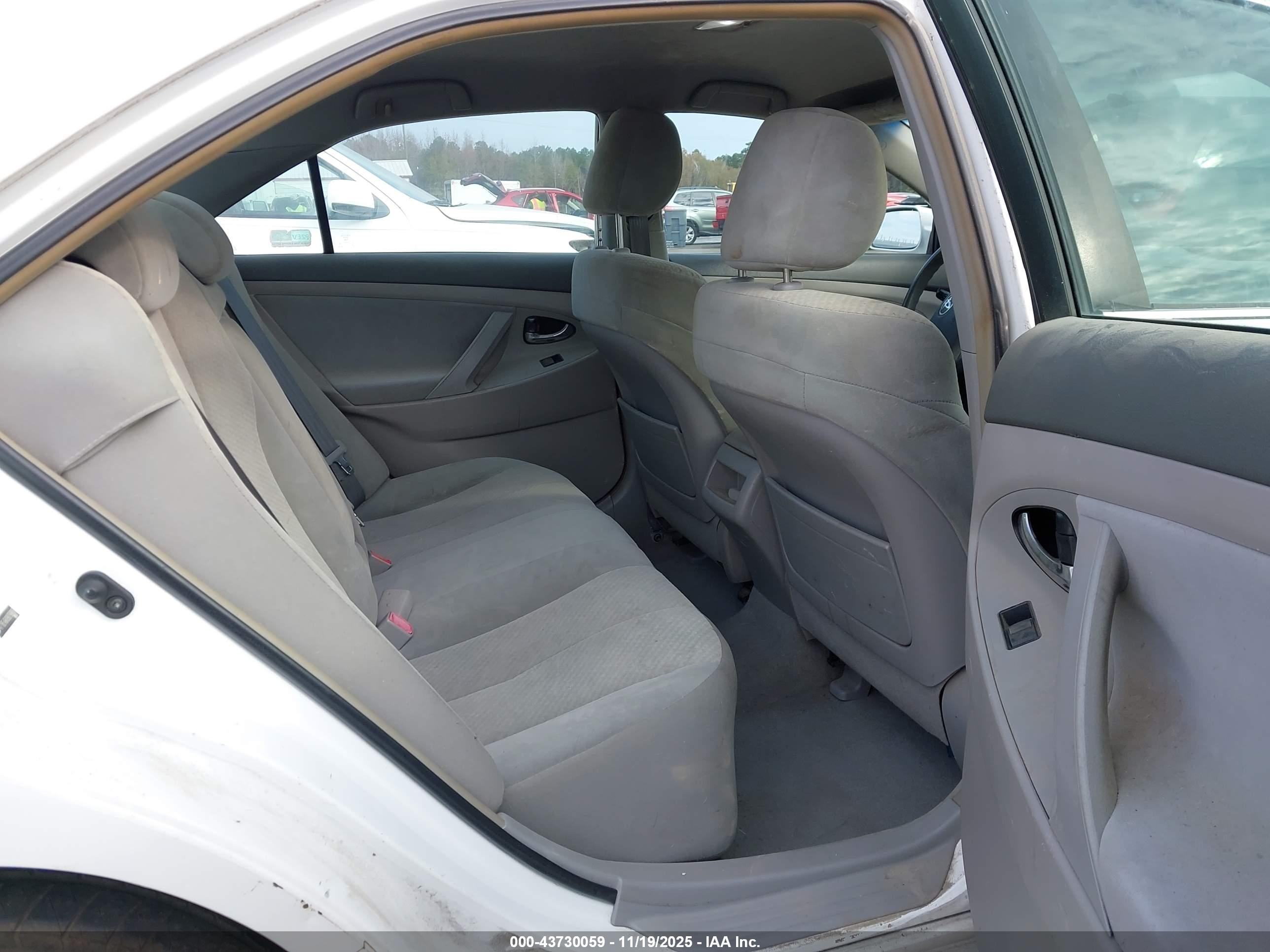 TOYOTA CAMRY image 8