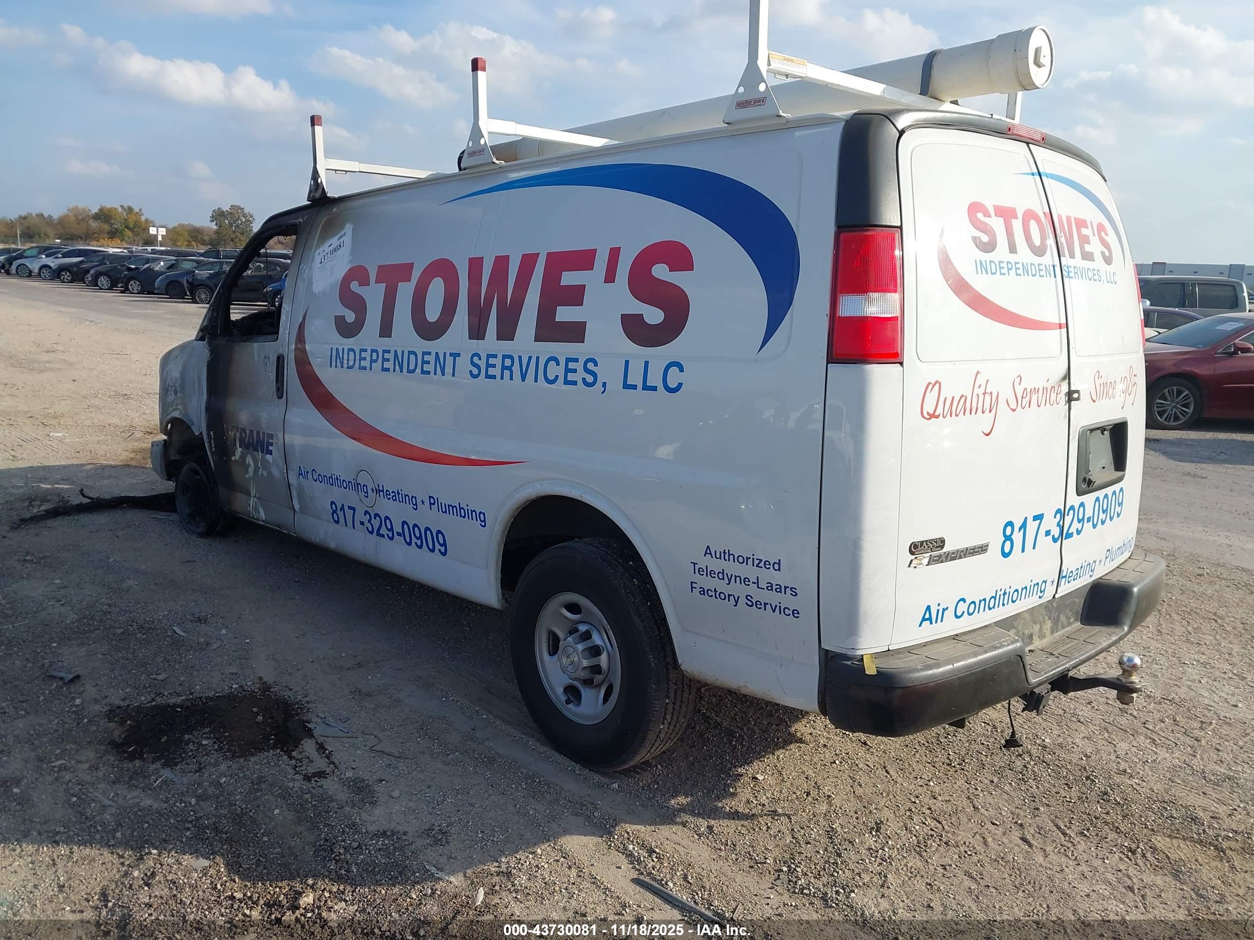 CHEVROLET EXPRESS image 3