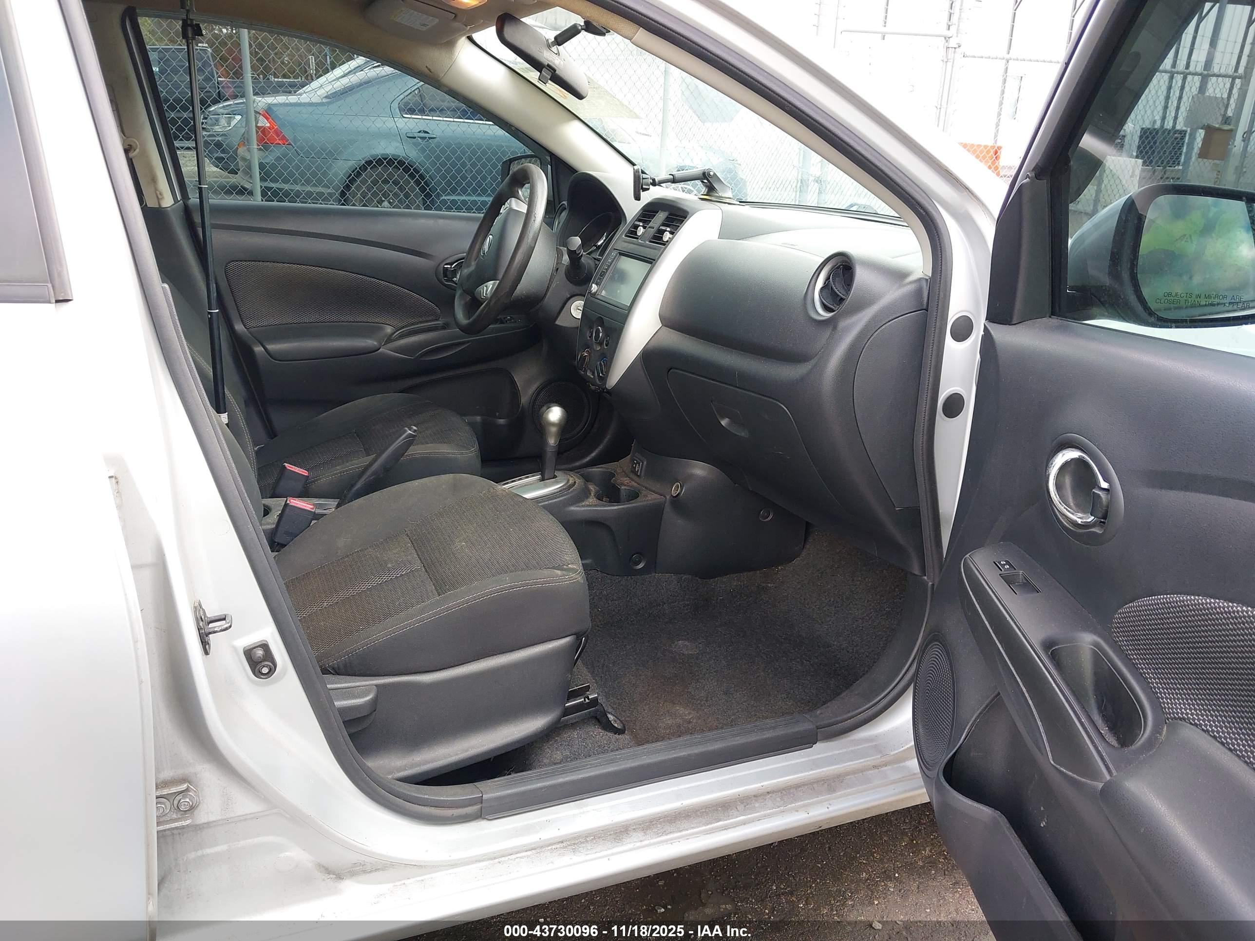 NISSAN VERSA image 5