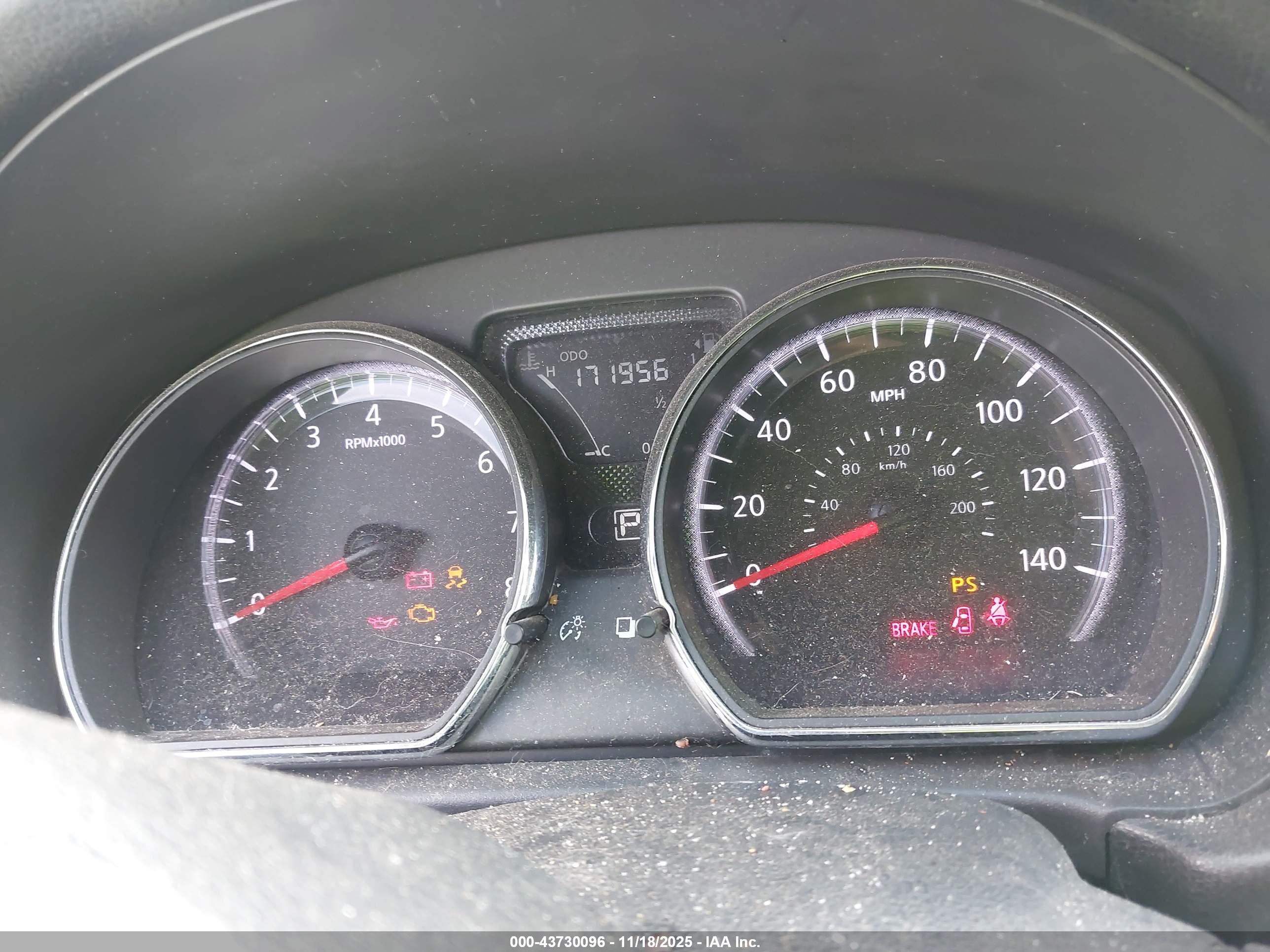NISSAN VERSA image 7