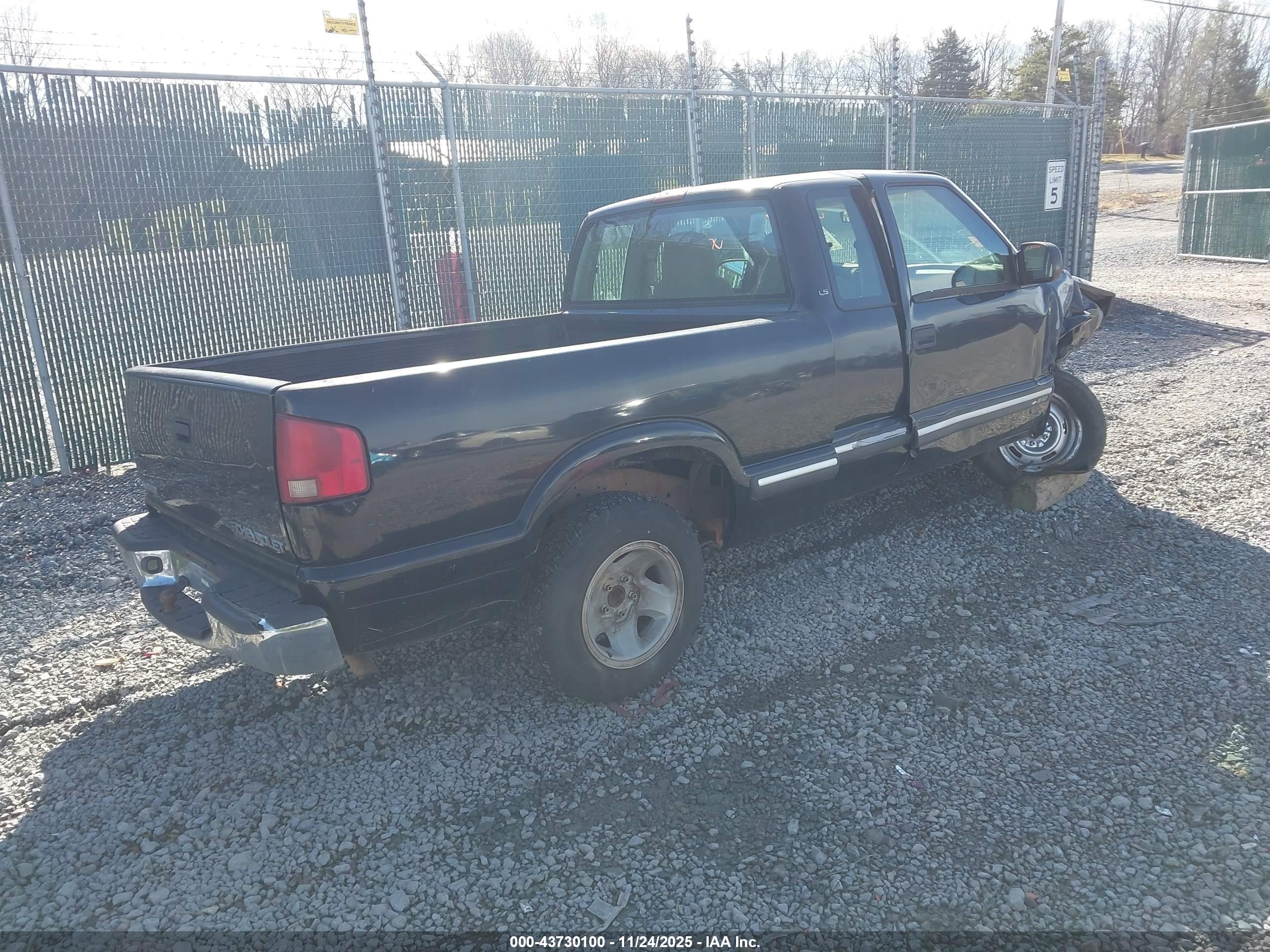 CHEVROLET S-10 image 4