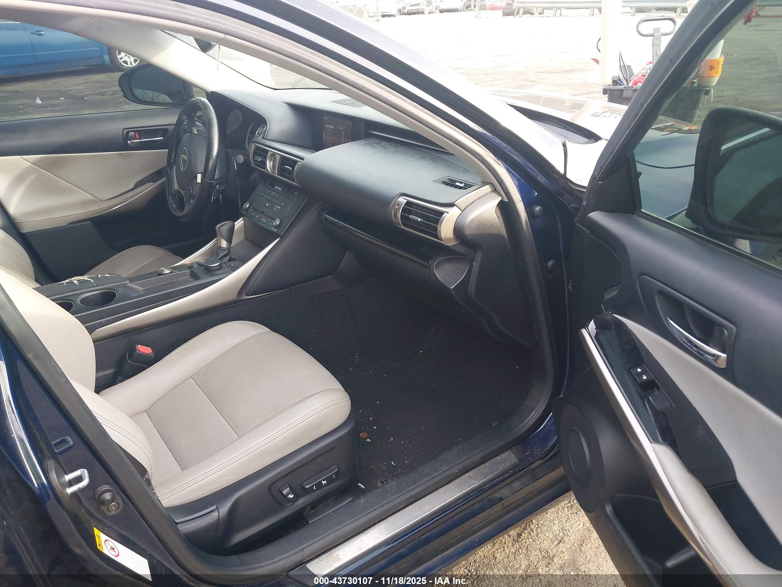 LEXUS IS image 5
