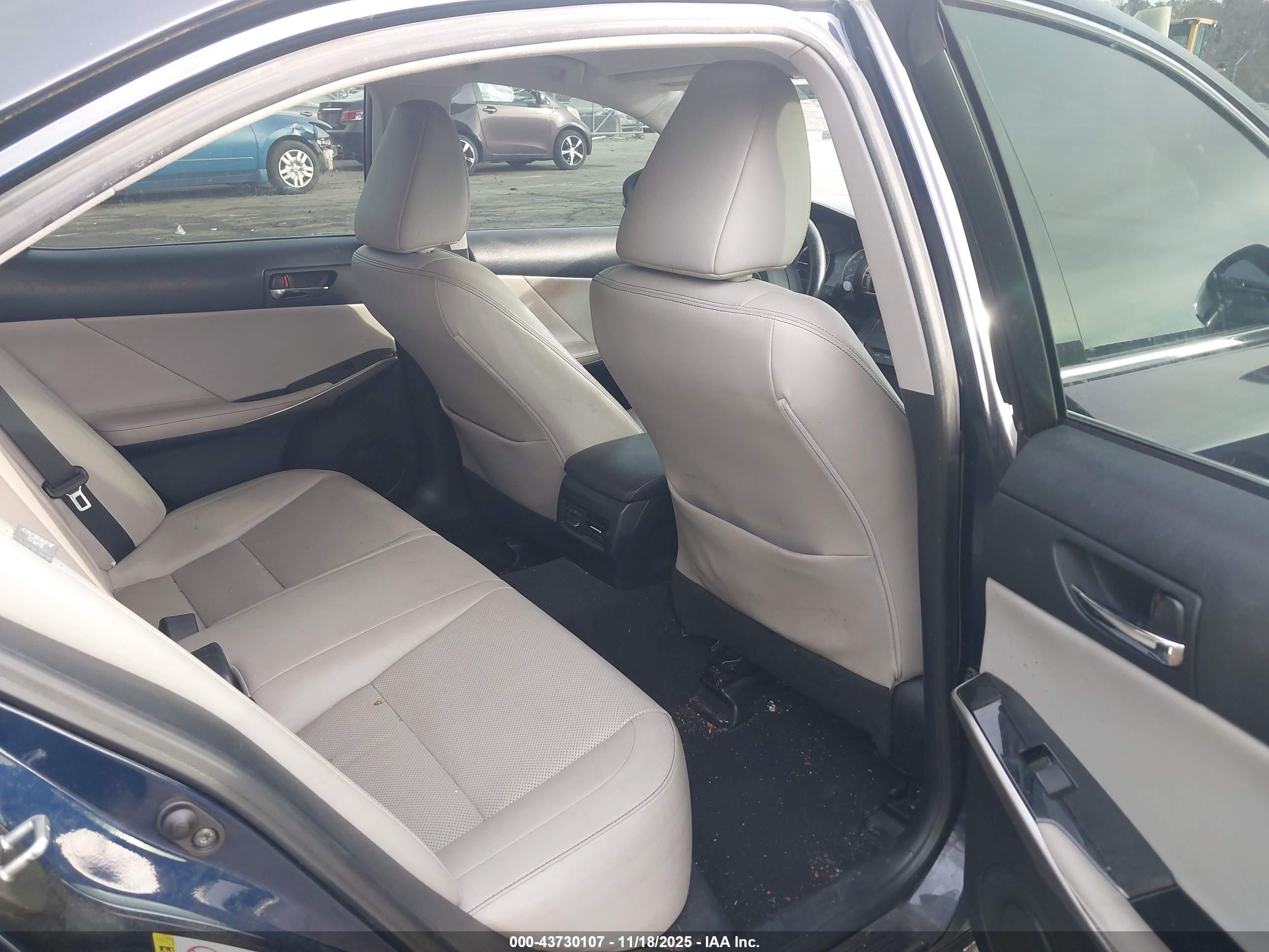 LEXUS IS image 8