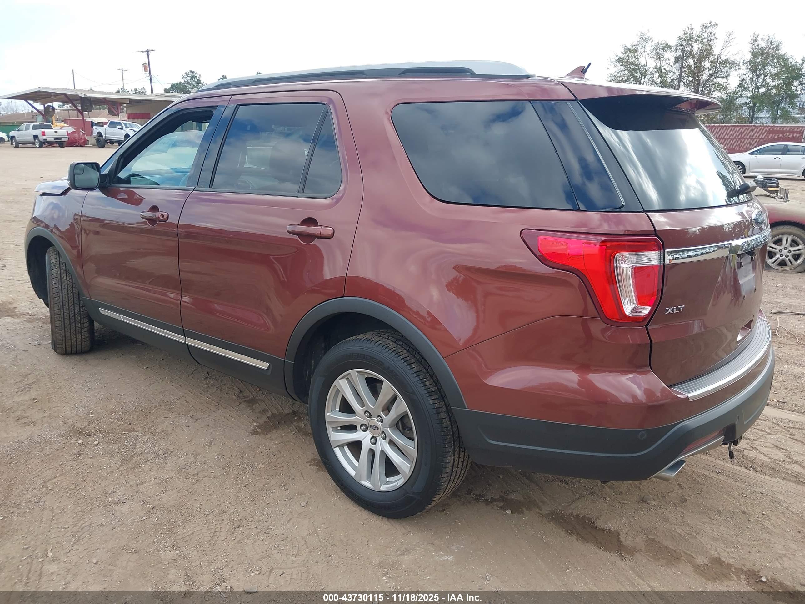FORD EXPLORER image 3