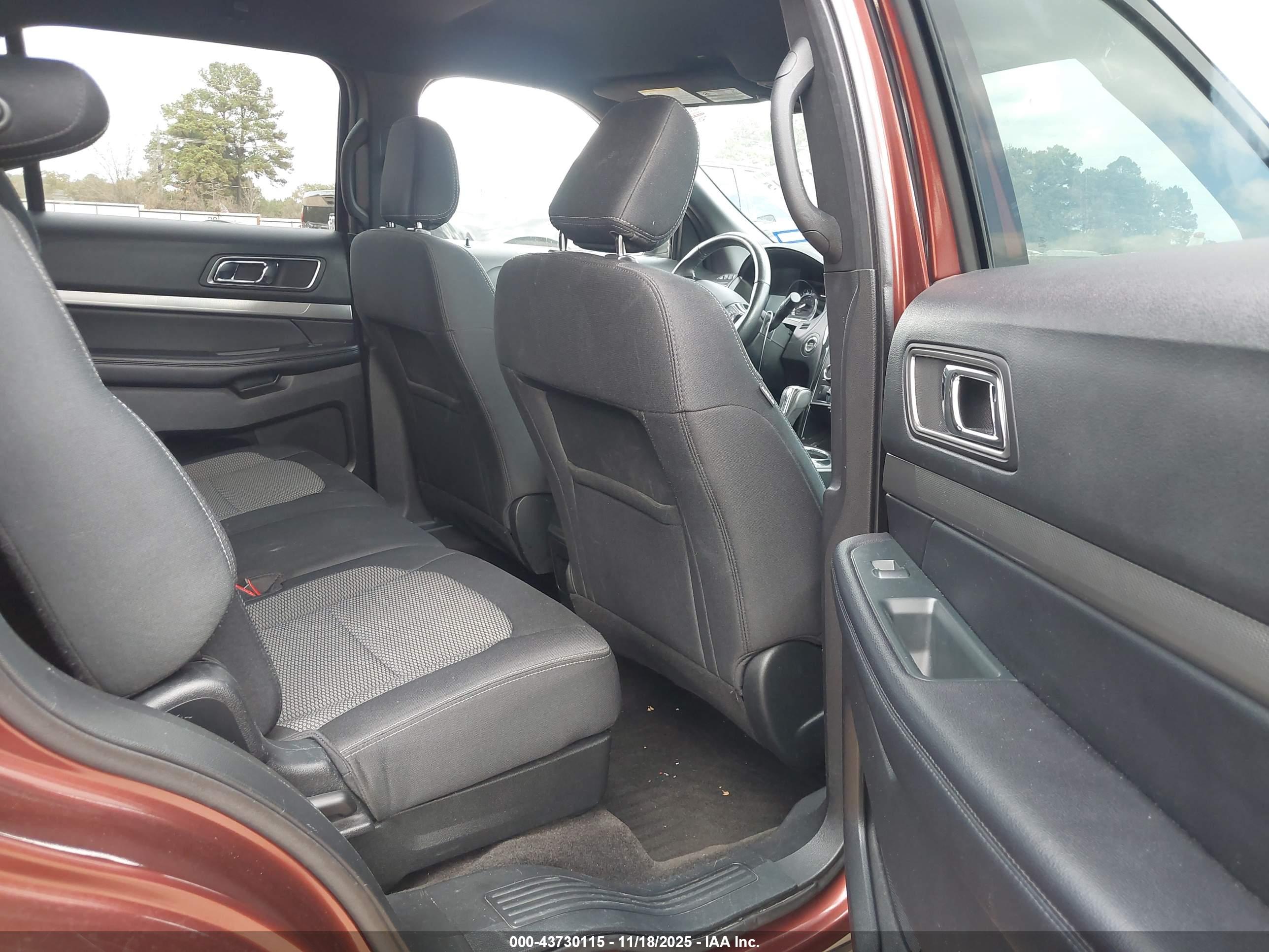 FORD EXPLORER image 8