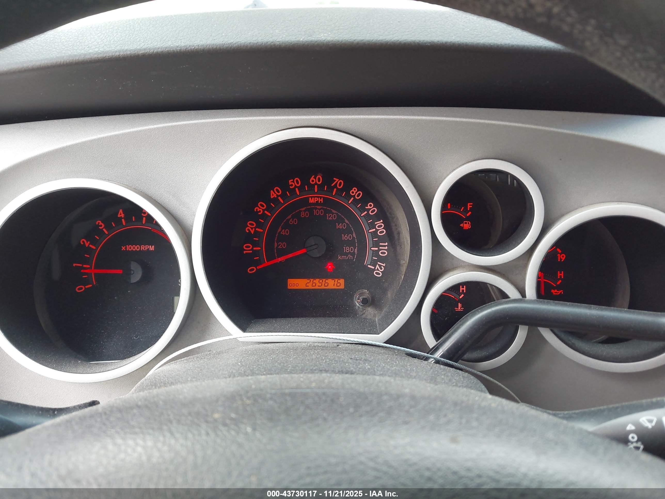 TOYOTA TUNDRA image 7