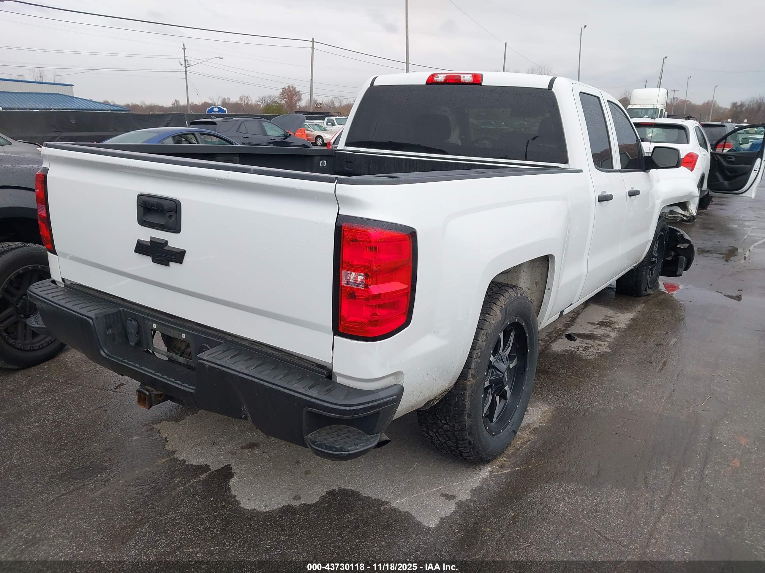 CHEVROLET SILVERADO image 4