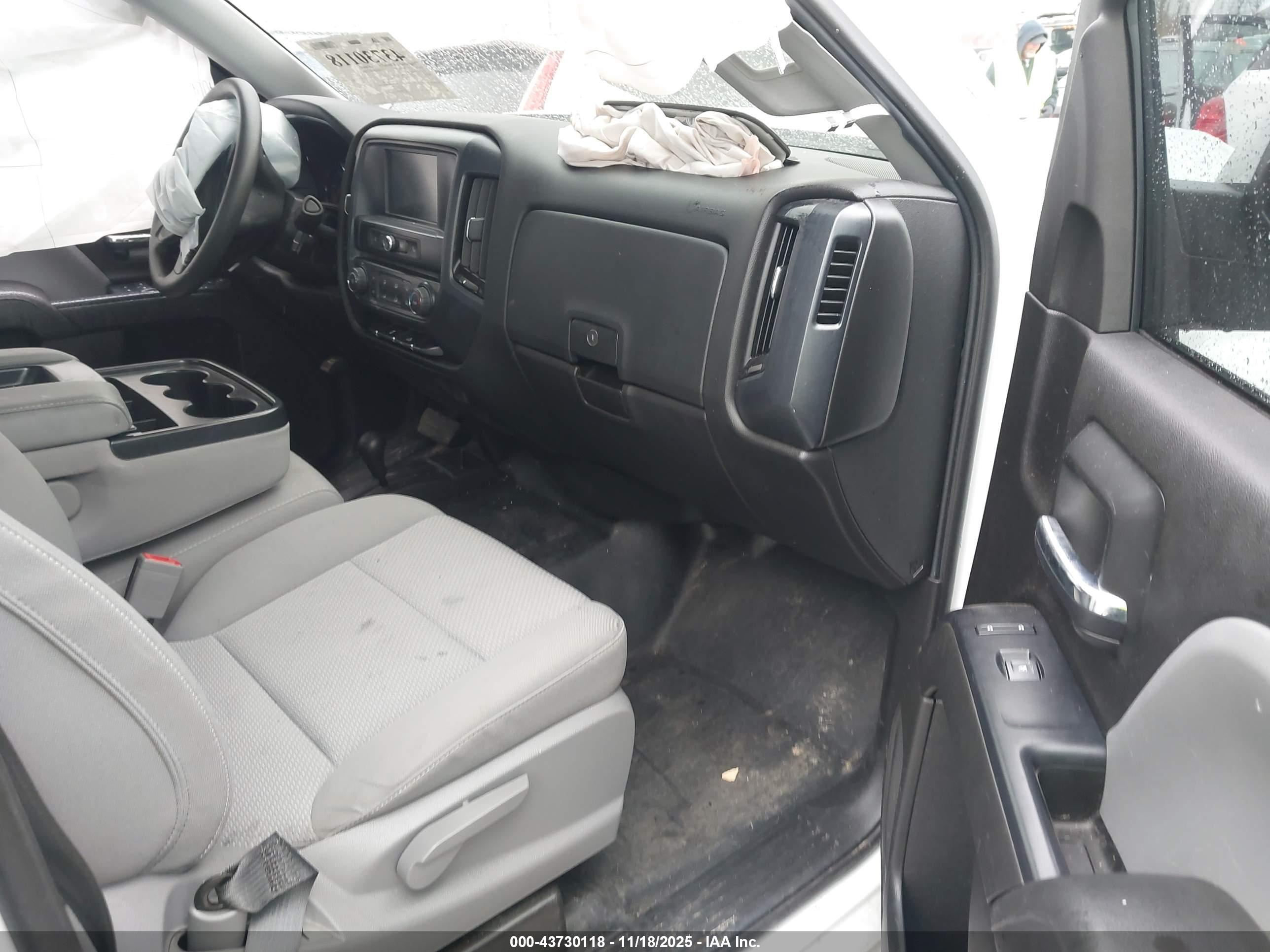 CHEVROLET SILVERADO image 5