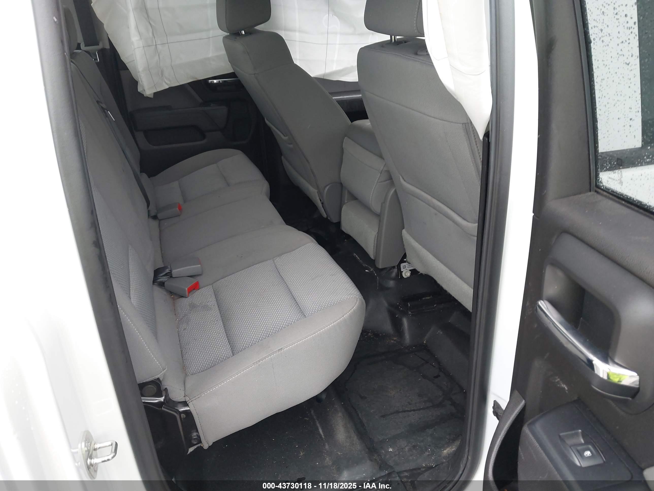 CHEVROLET SILVERADO image 8