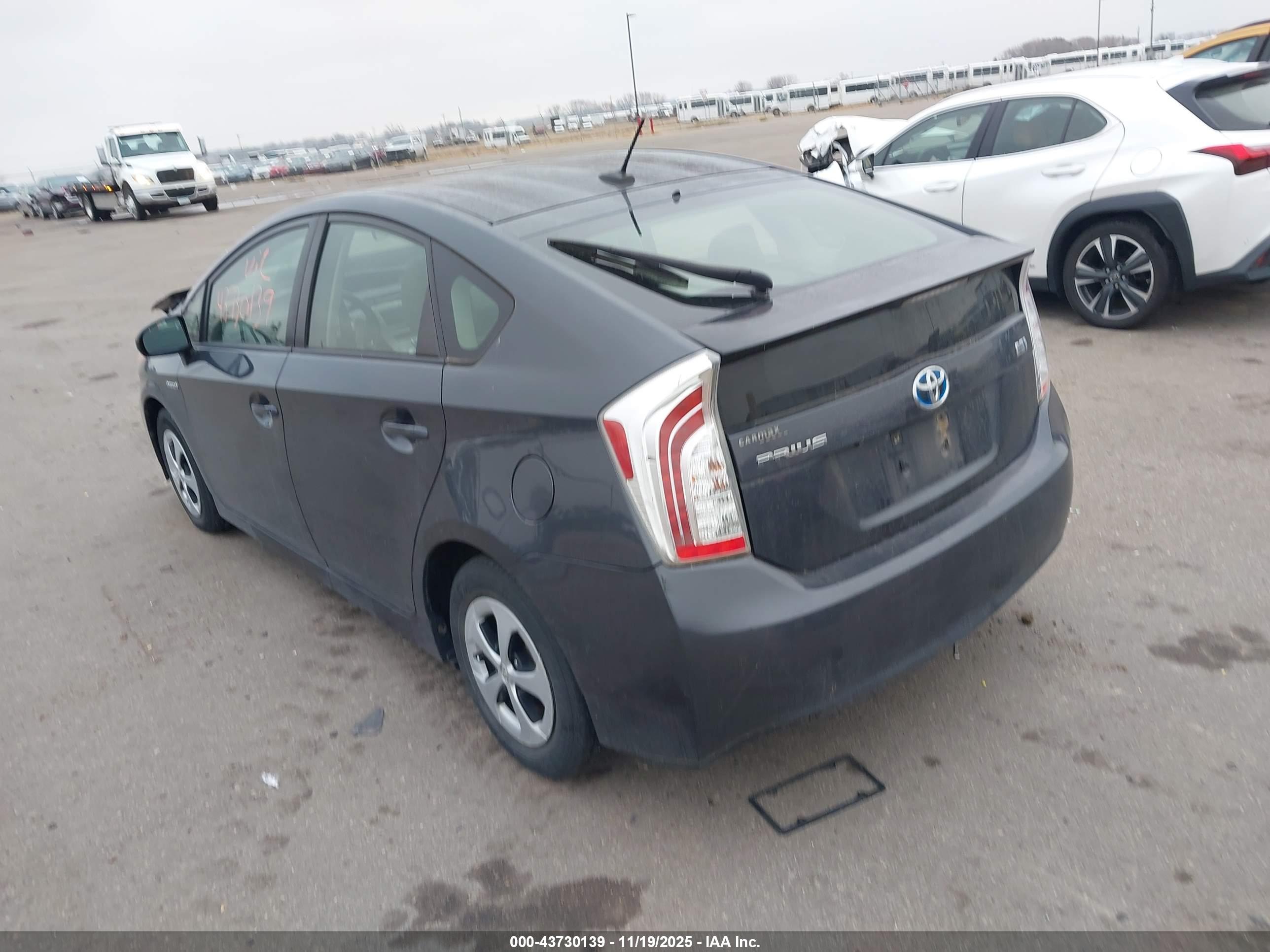 TOYOTA PRIUS image 3