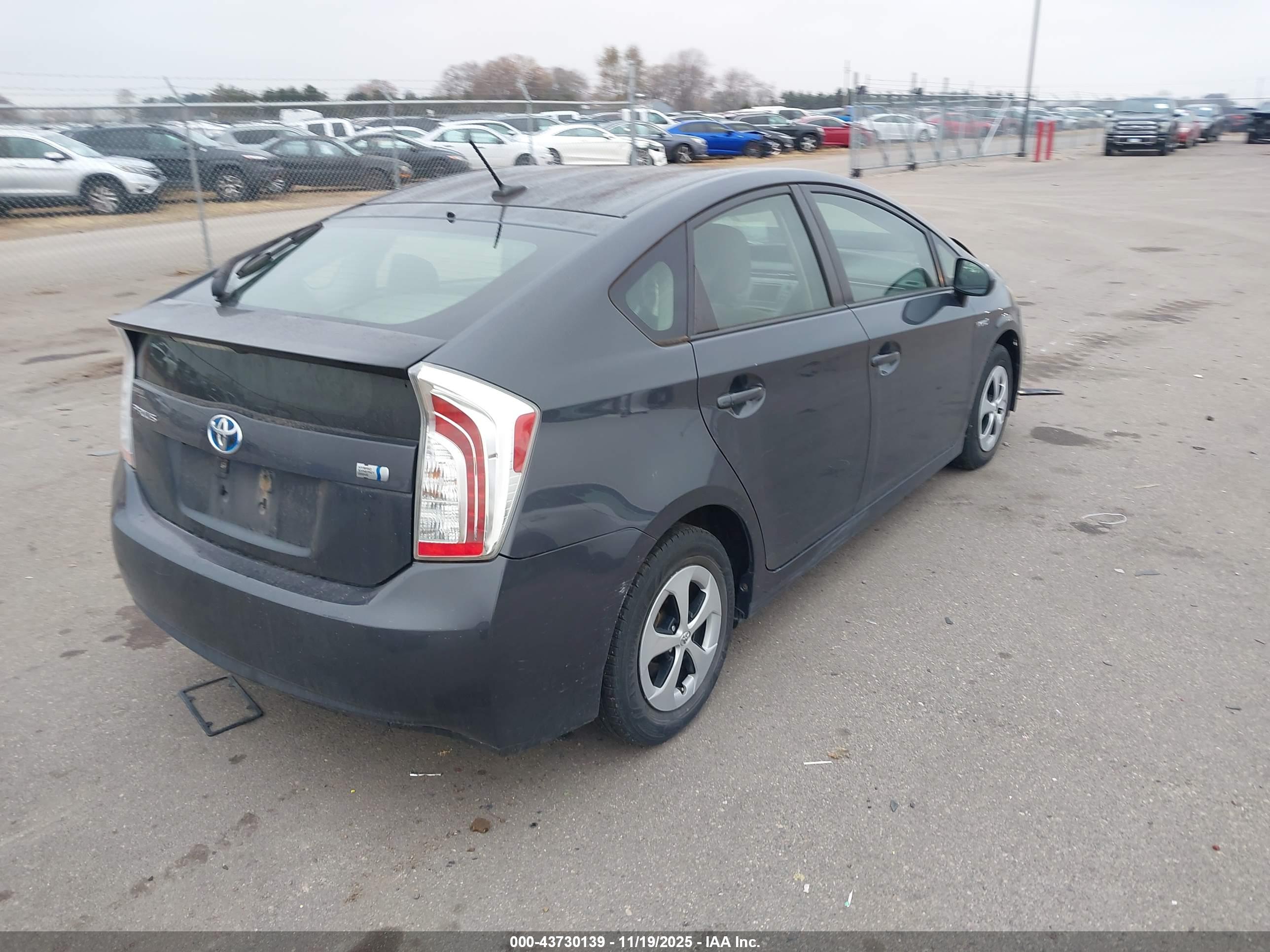 TOYOTA PRIUS image 4