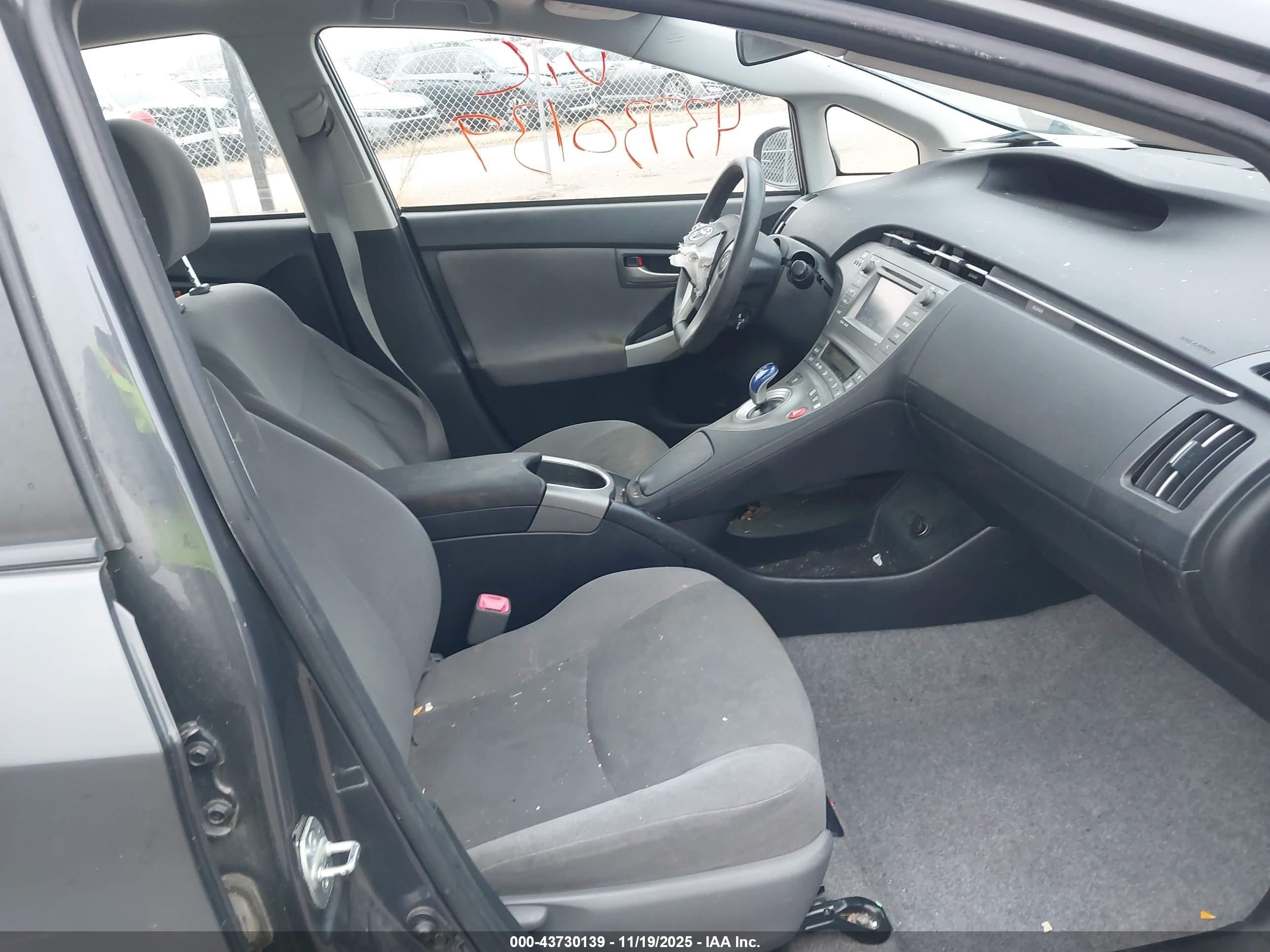 TOYOTA PRIUS image 5