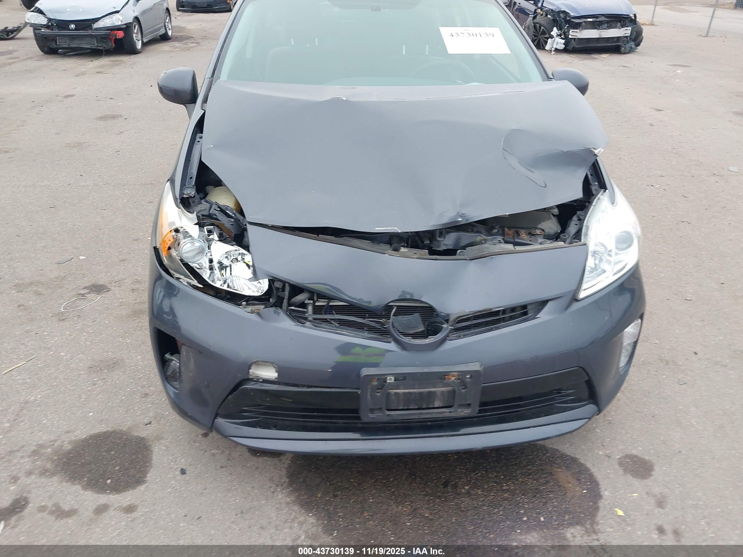 TOYOTA PRIUS image 6
