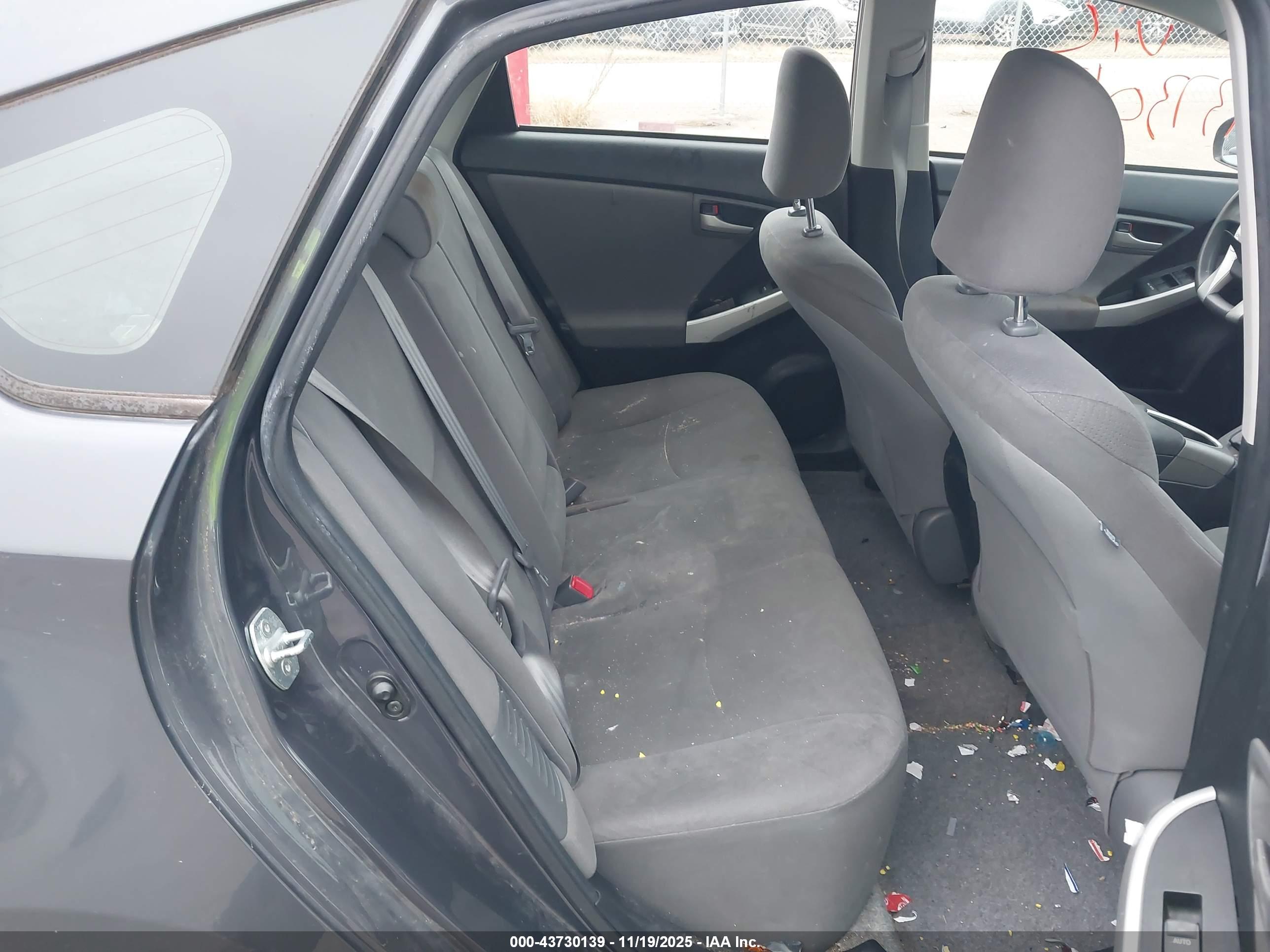 TOYOTA PRIUS image 8