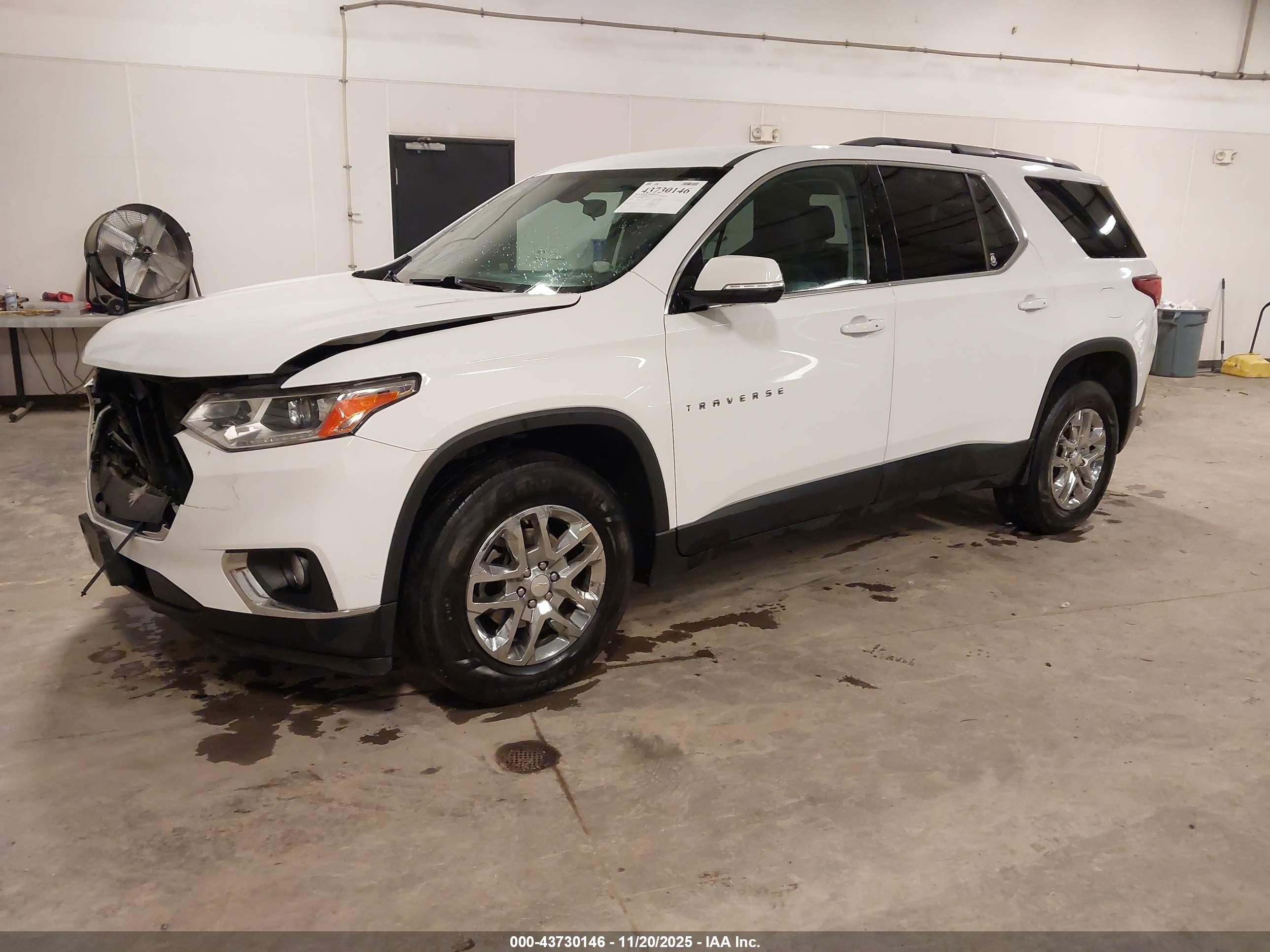 CHEVROLET TRAVERSE image 2