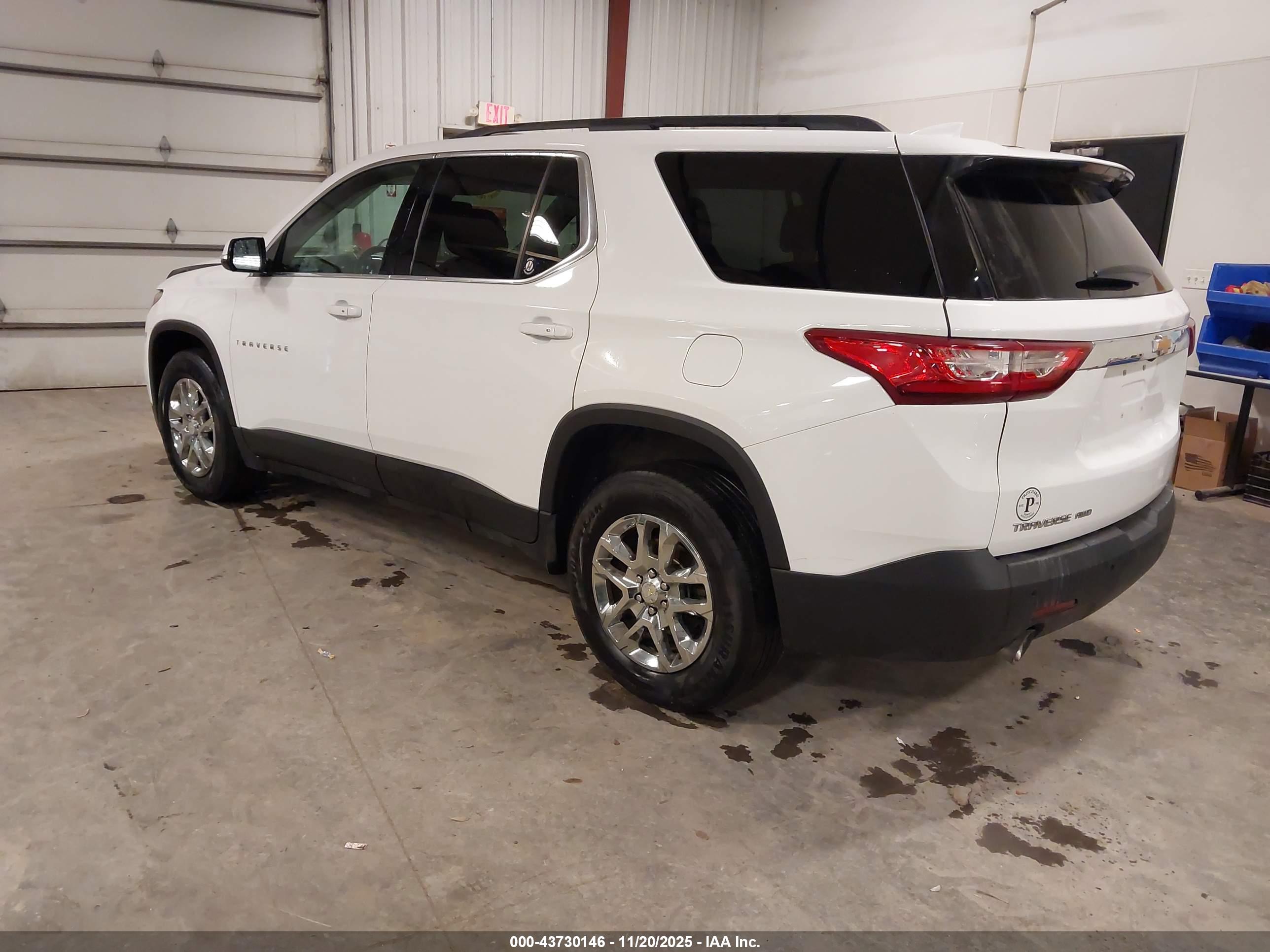 CHEVROLET TRAVERSE image 3