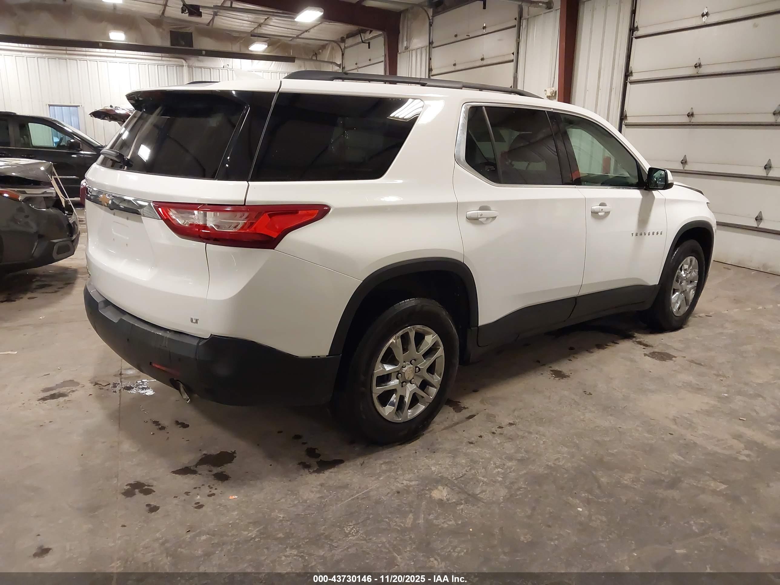 CHEVROLET TRAVERSE image 4
