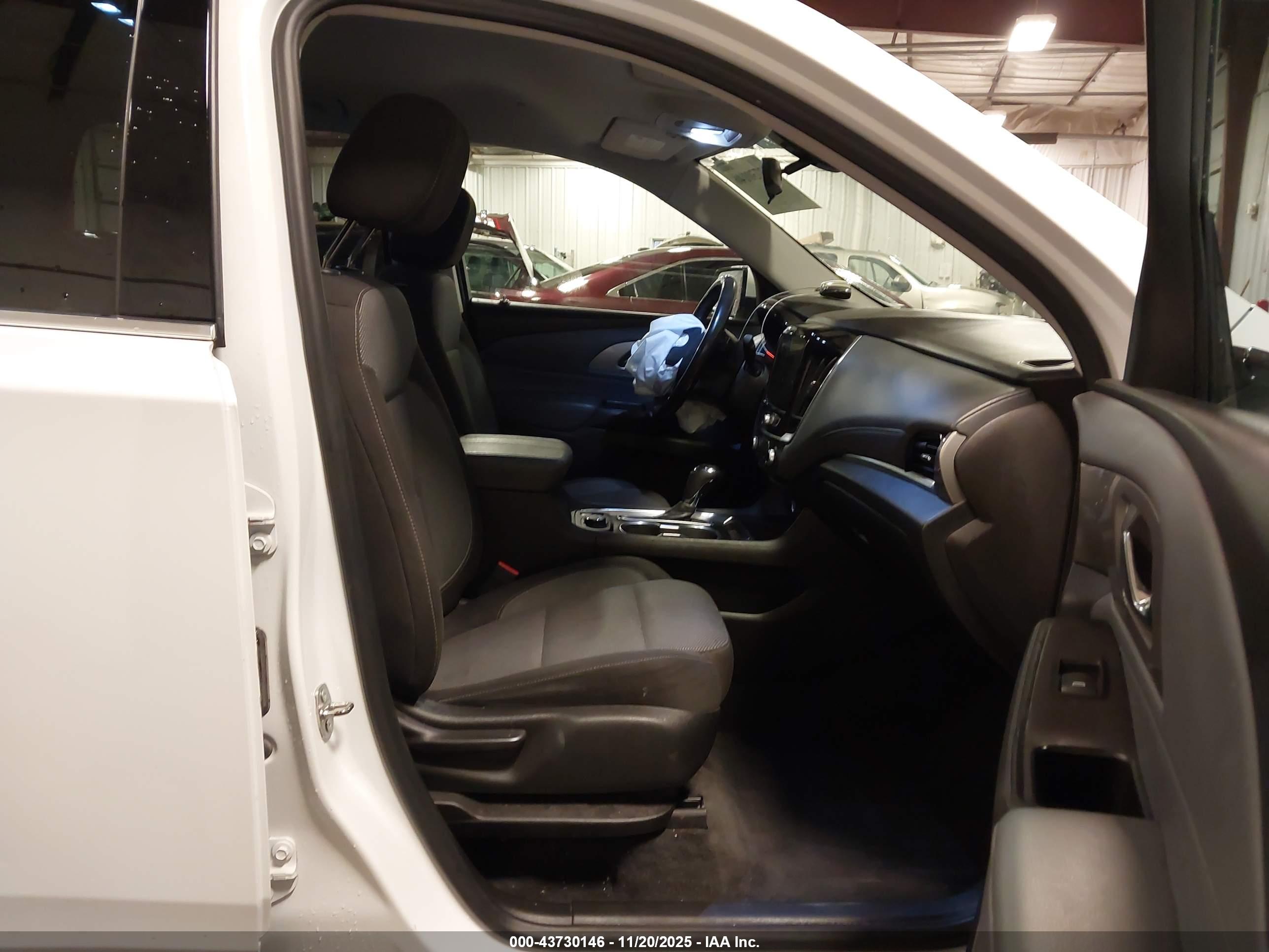 CHEVROLET TRAVERSE image 5