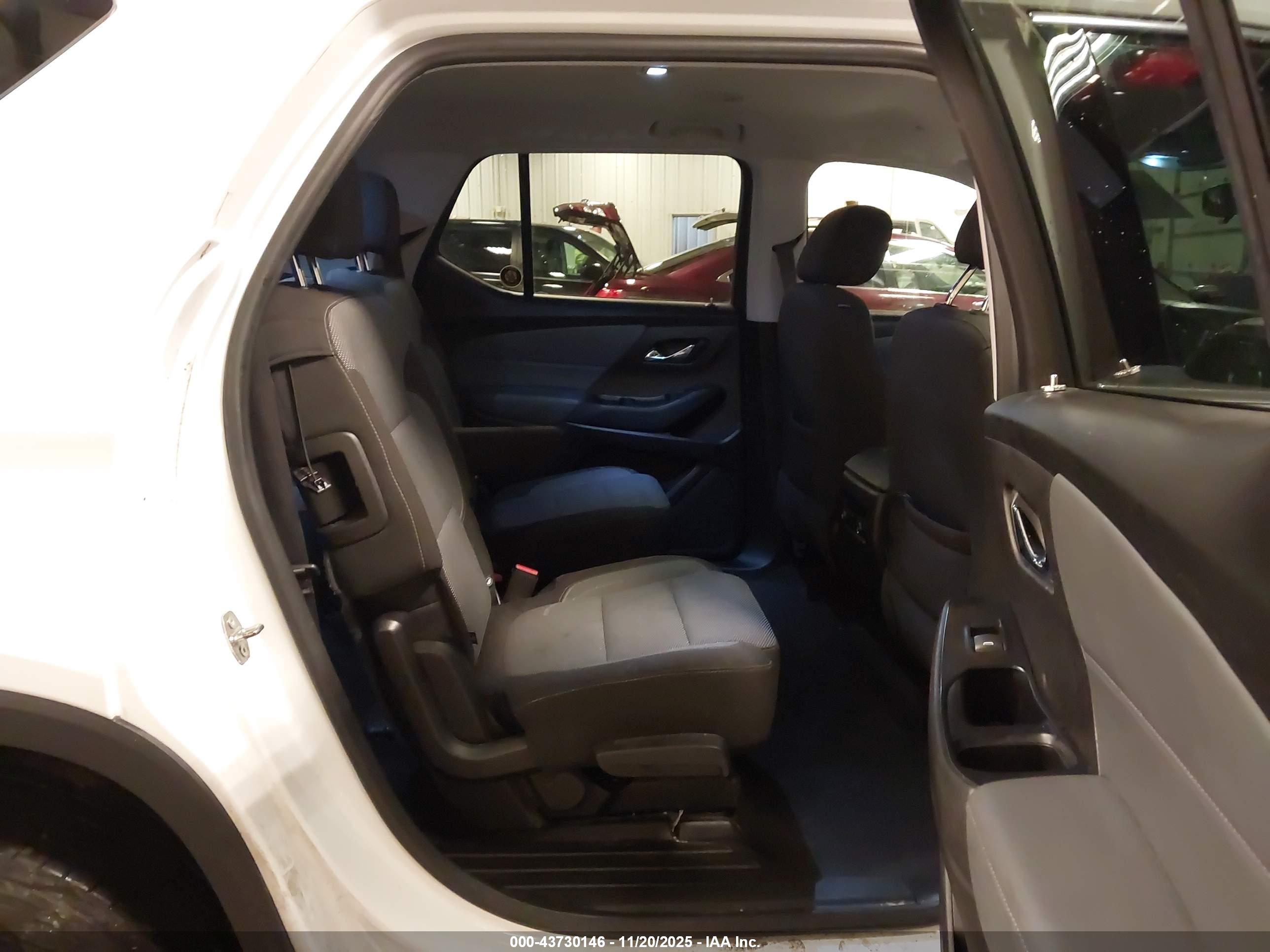 CHEVROLET TRAVERSE image 8
