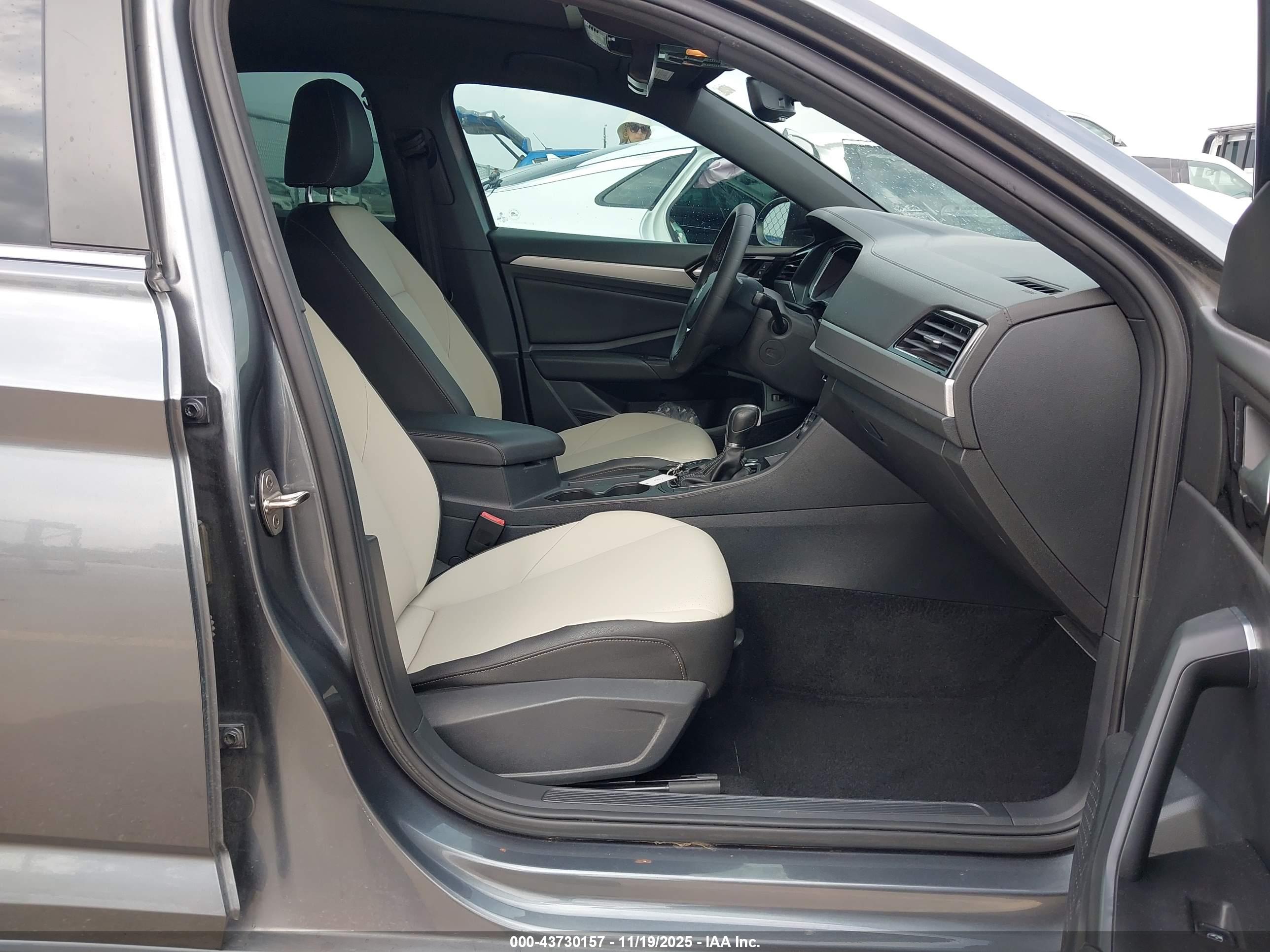 VOLKSWAGEN JETTA image 5