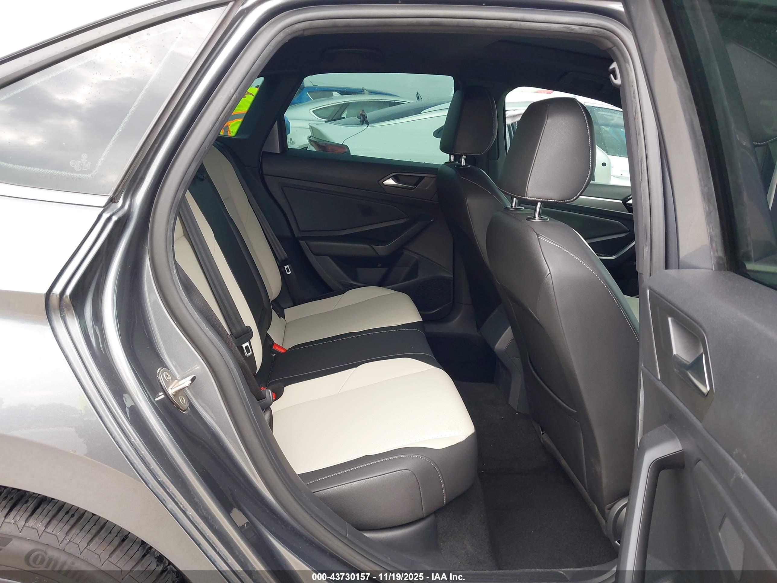 VOLKSWAGEN JETTA image 8