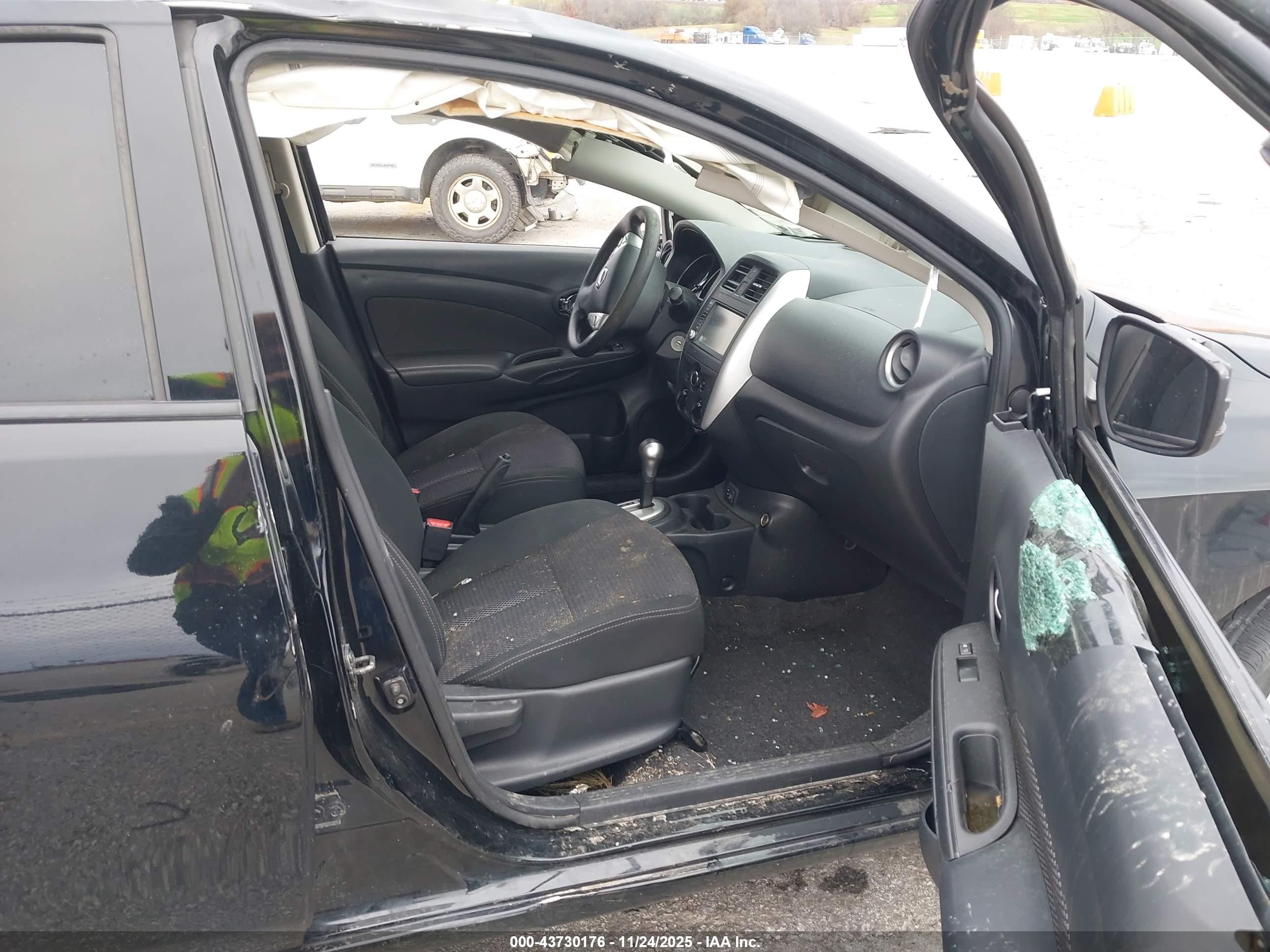 NISSAN VERSA image 5
