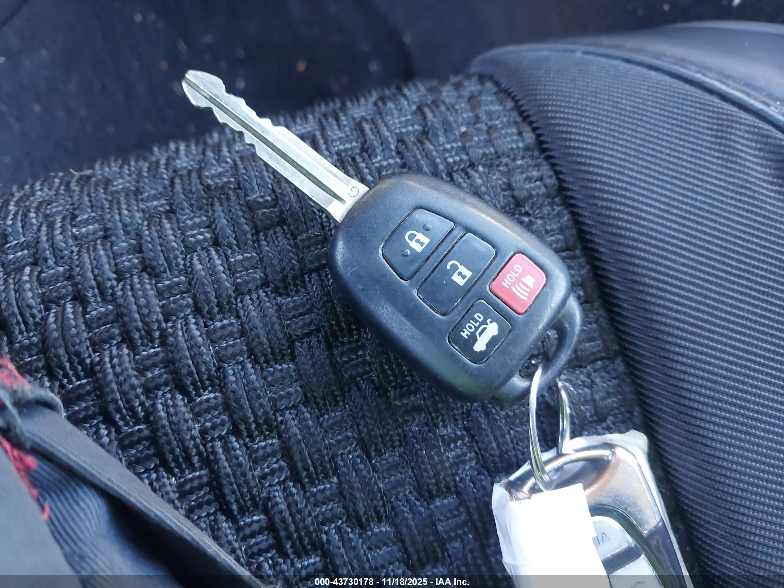 TOYOTA CAMRY image 11