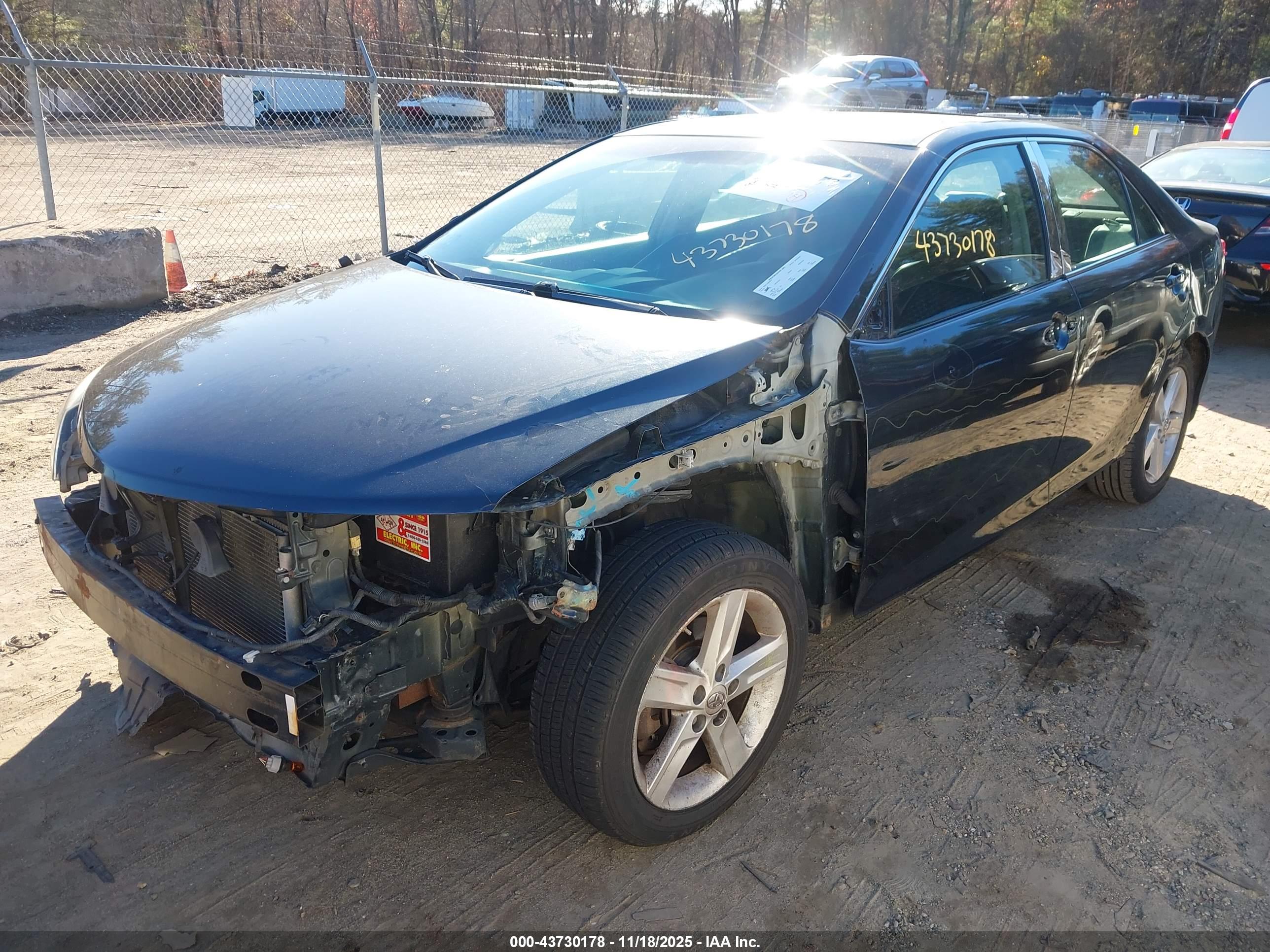 TOYOTA CAMRY image 2