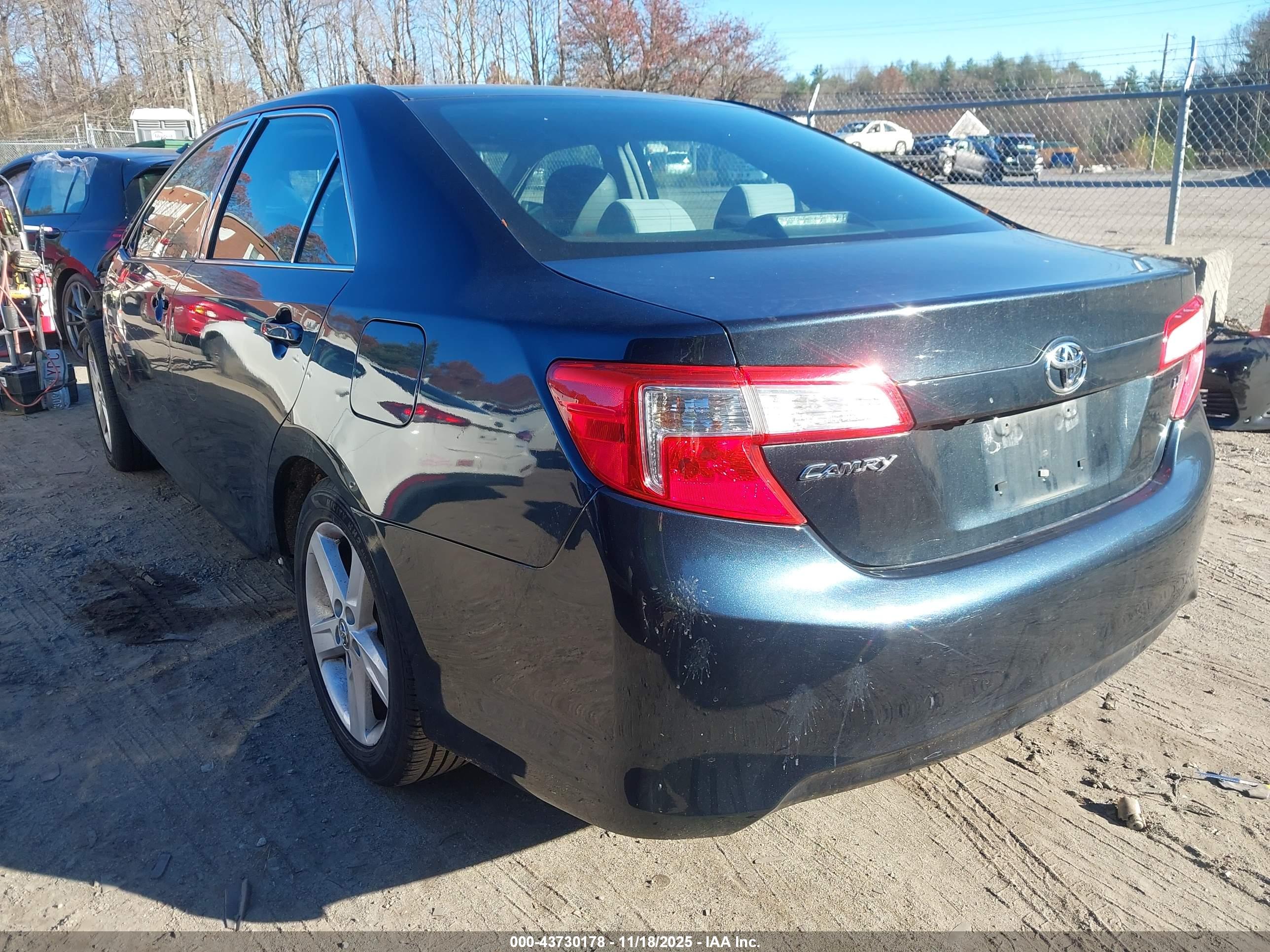 TOYOTA CAMRY image 3