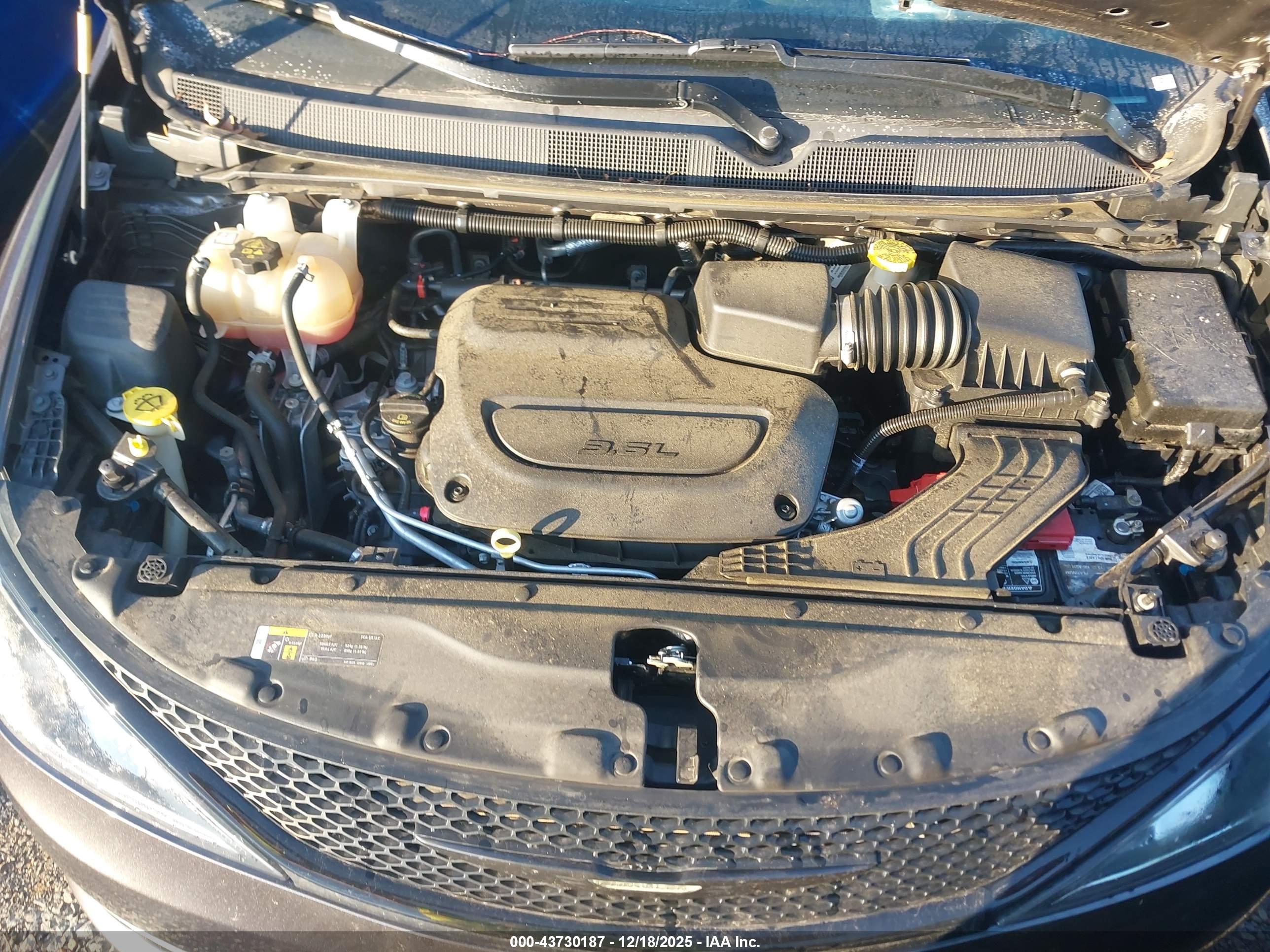 CHRYSLER PACIFICA image 10