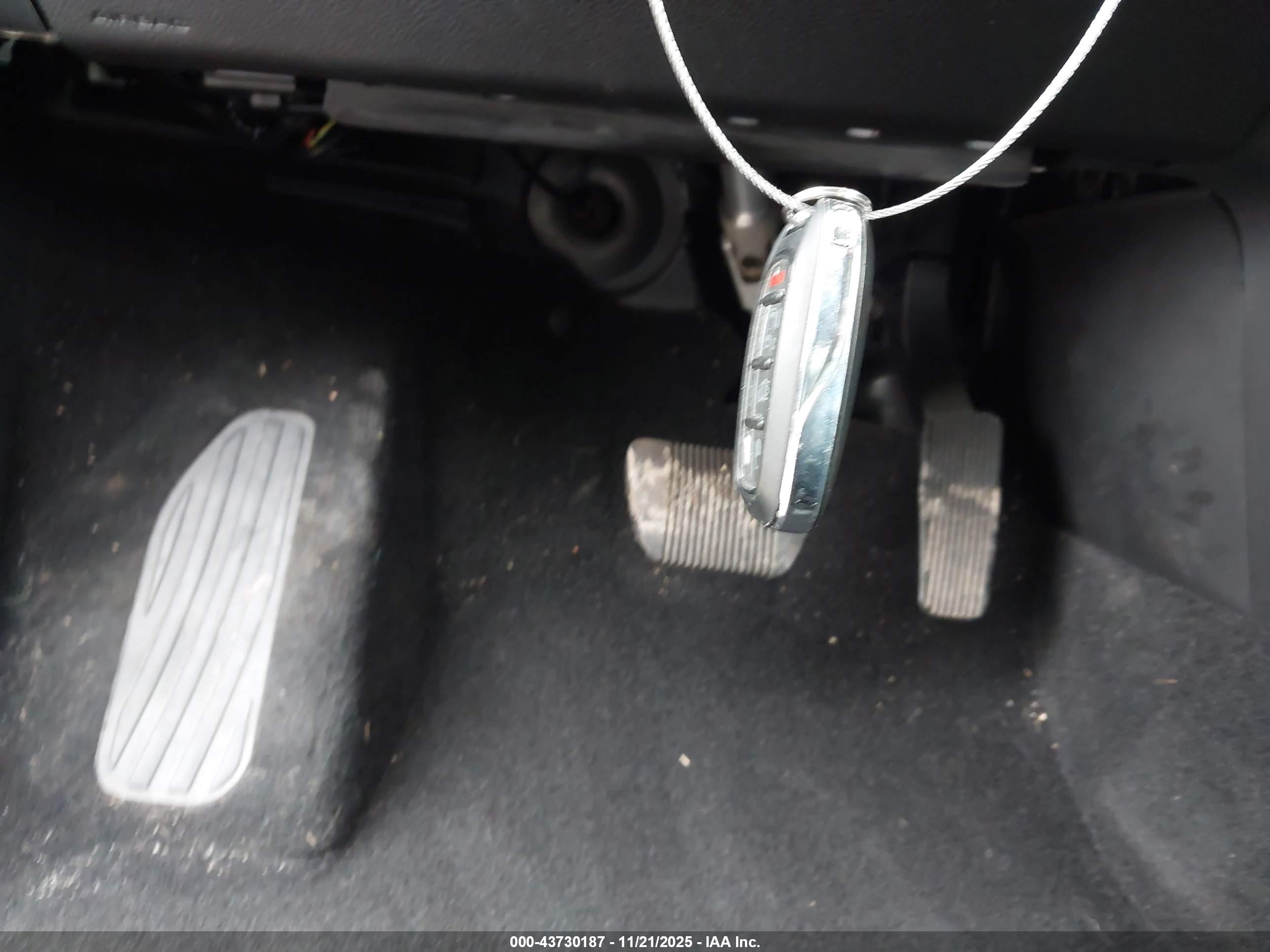 CHRYSLER PACIFICA image 11