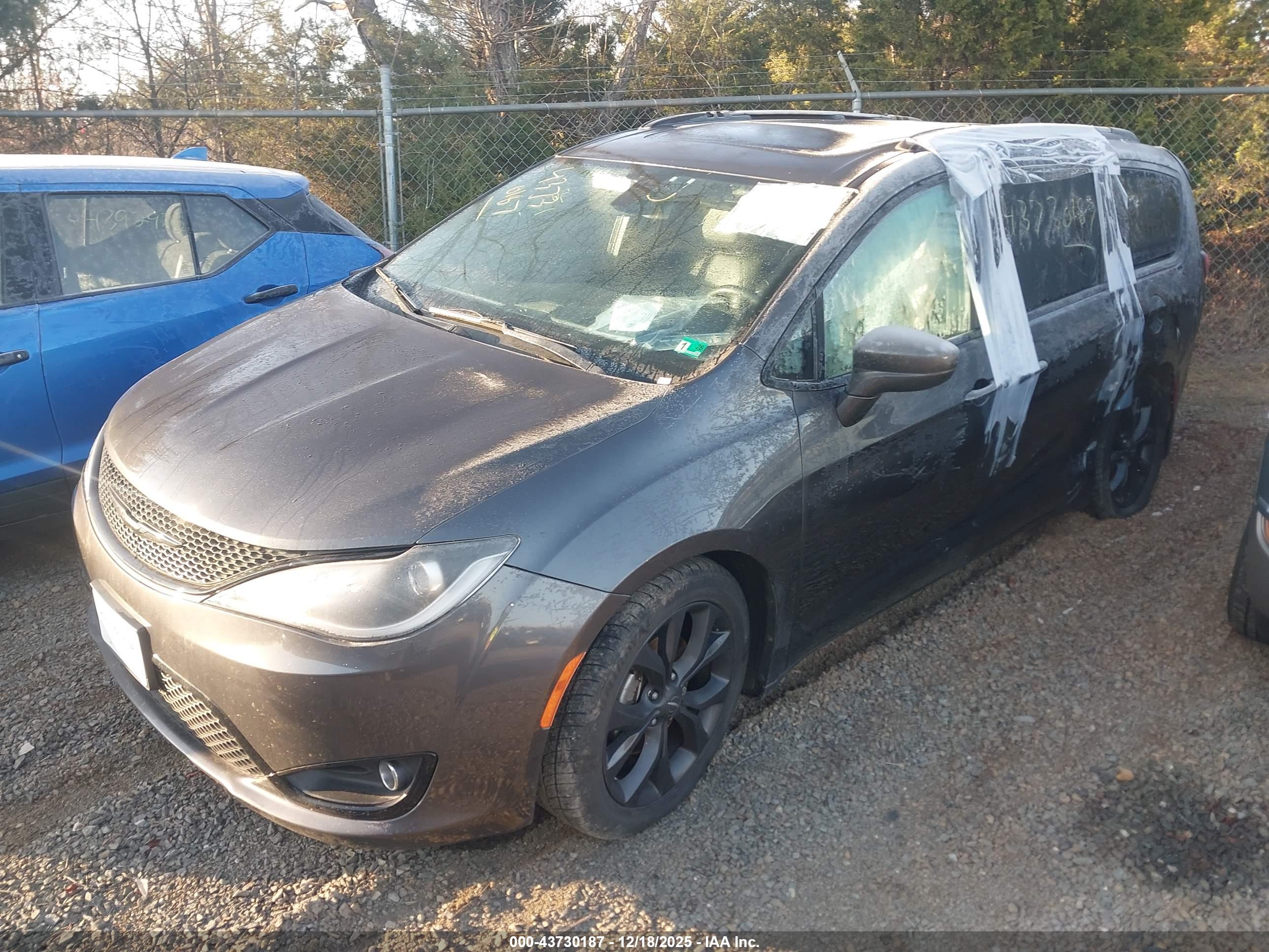 CHRYSLER PACIFICA image 2