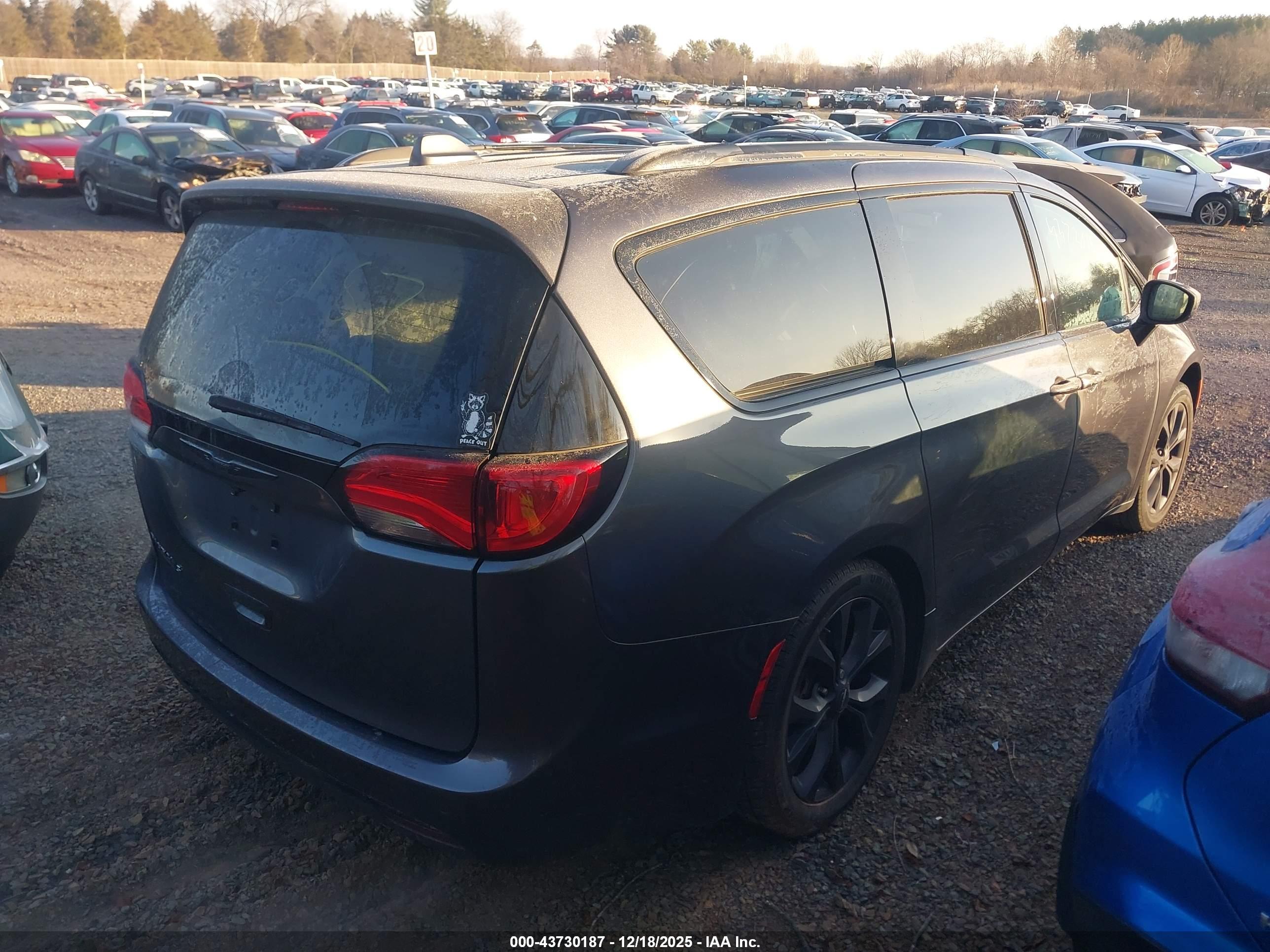 CHRYSLER PACIFICA image 4