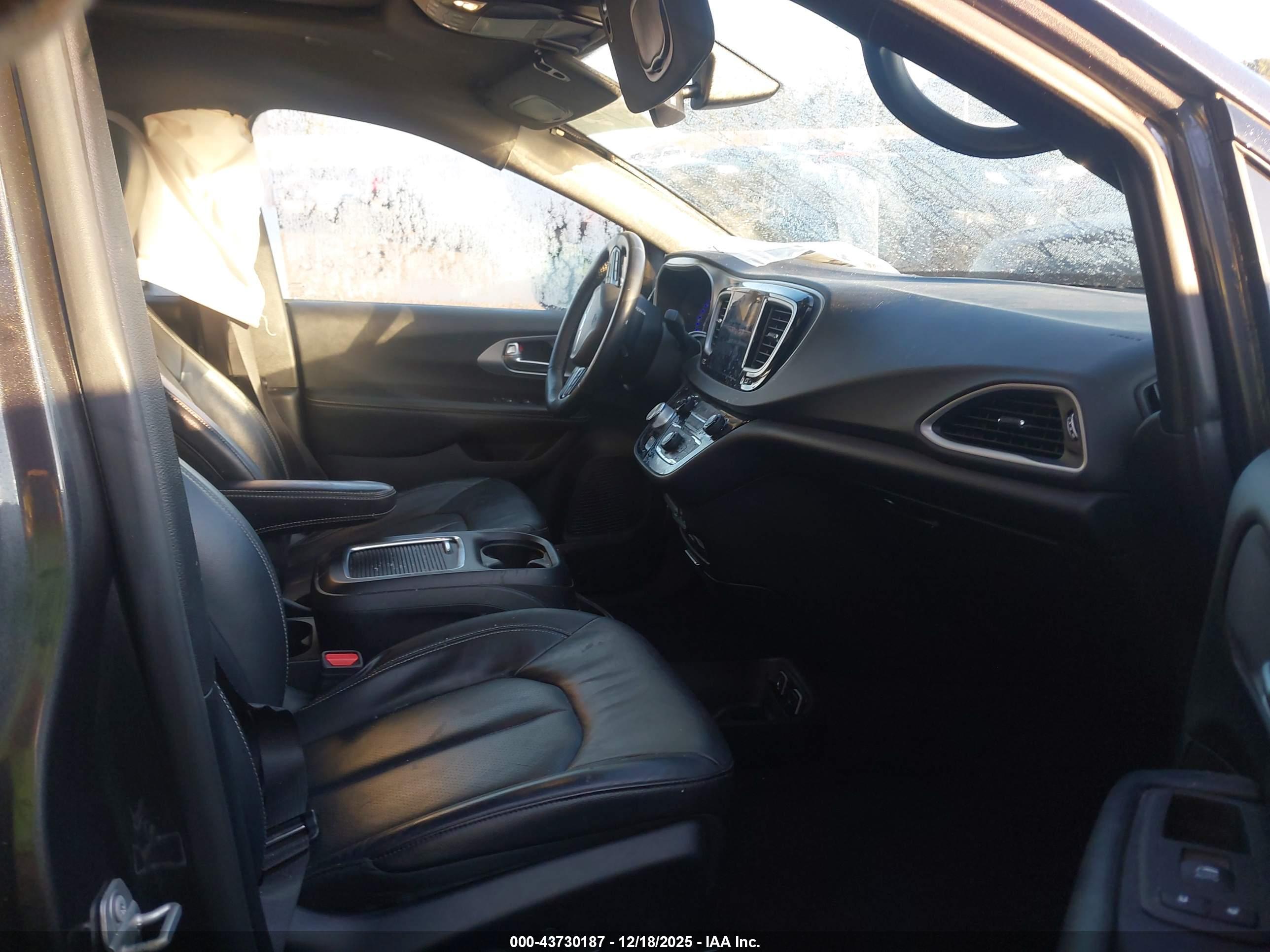 CHRYSLER PACIFICA image 5
