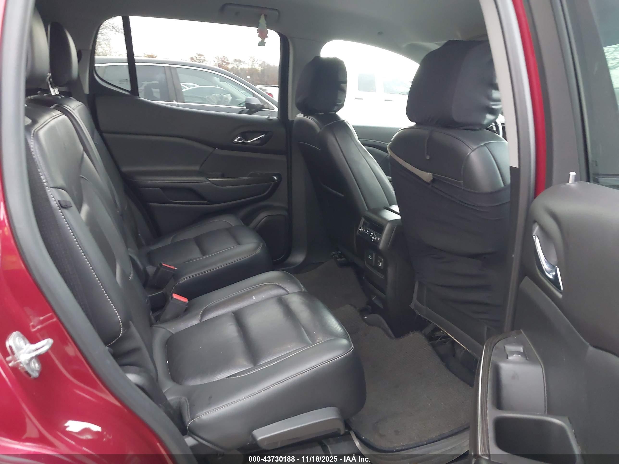 GMC ACADIA image 8