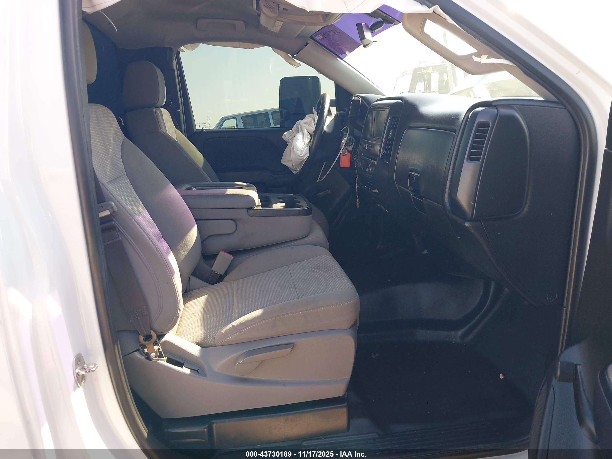 CHEVROLET SILVERADO image 5