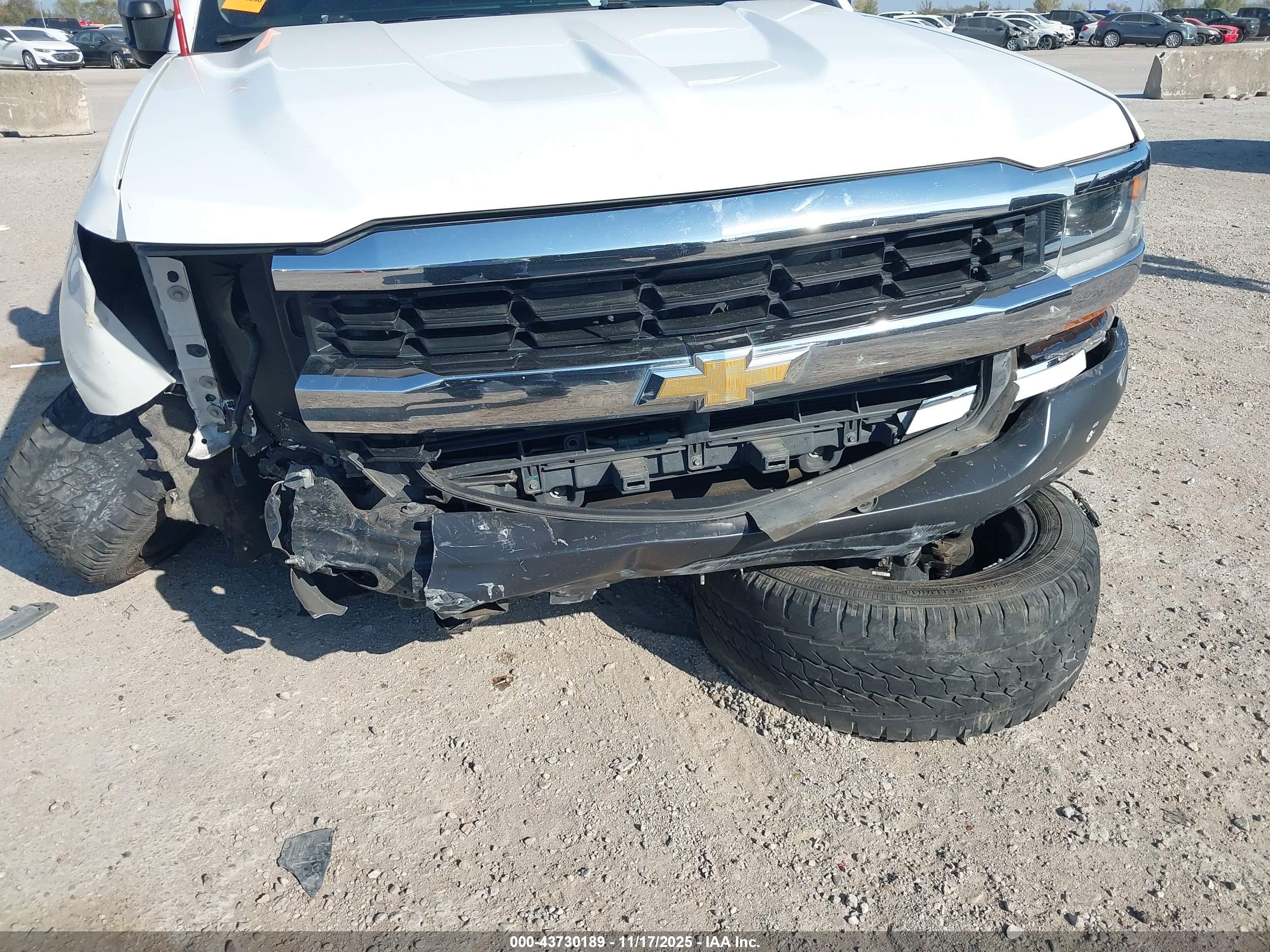 CHEVROLET SILVERADO image 6