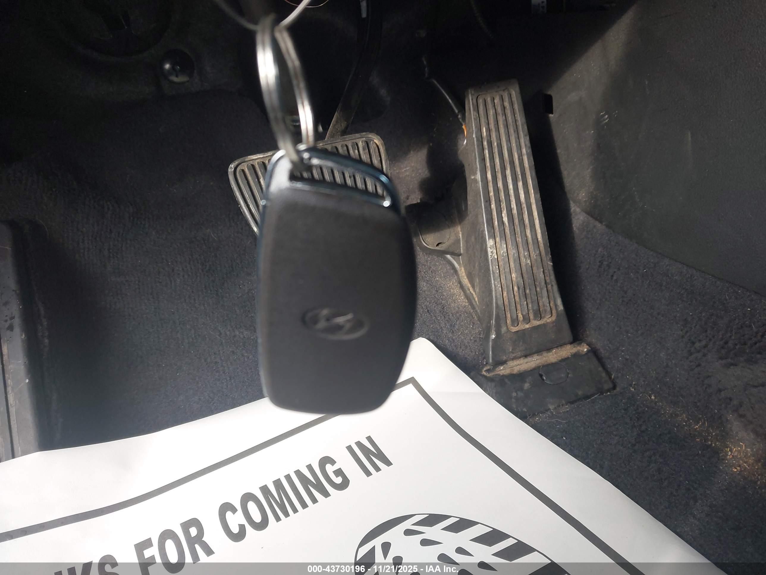 HYUNDAI TUCSON image 11