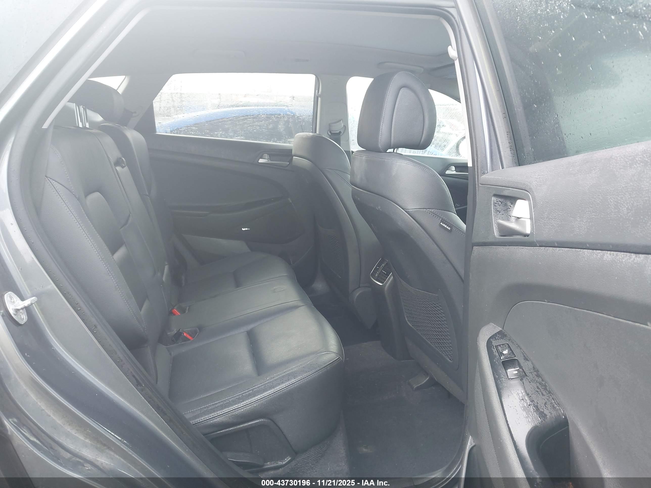 HYUNDAI TUCSON image 8