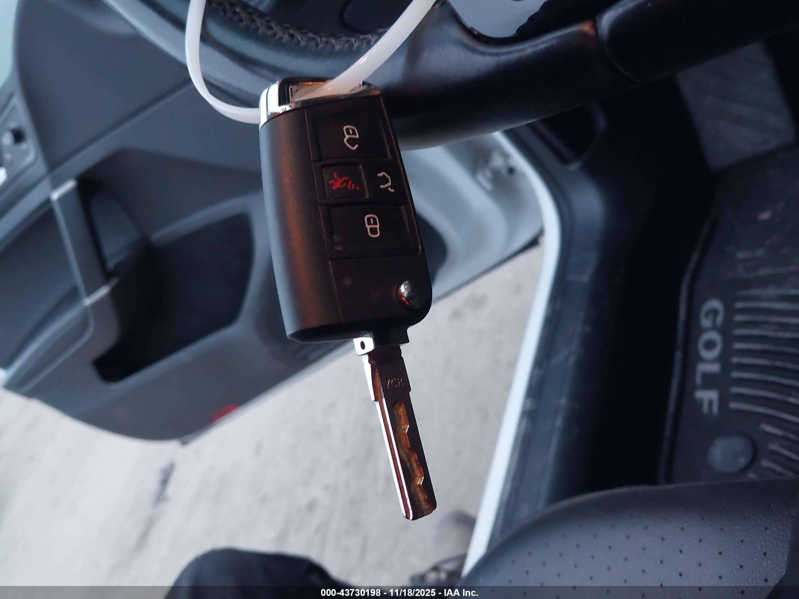 VOLKSWAGEN GOLF image 11