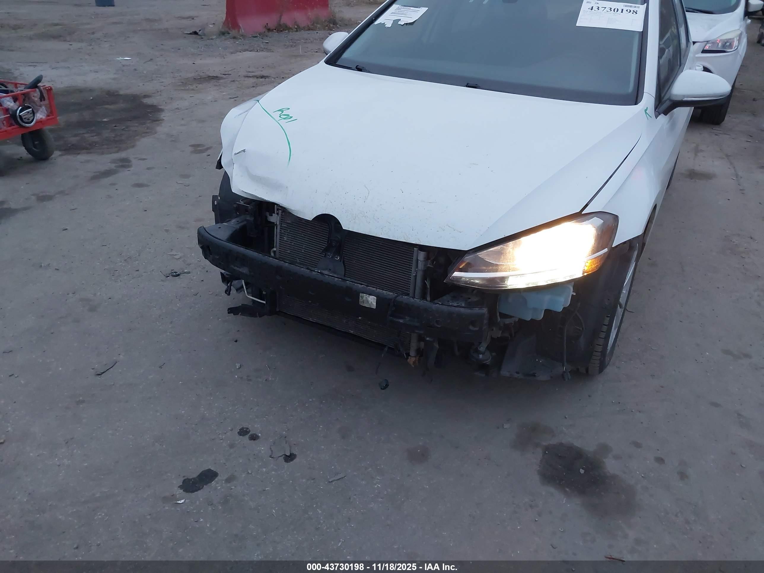 VOLKSWAGEN GOLF image 6