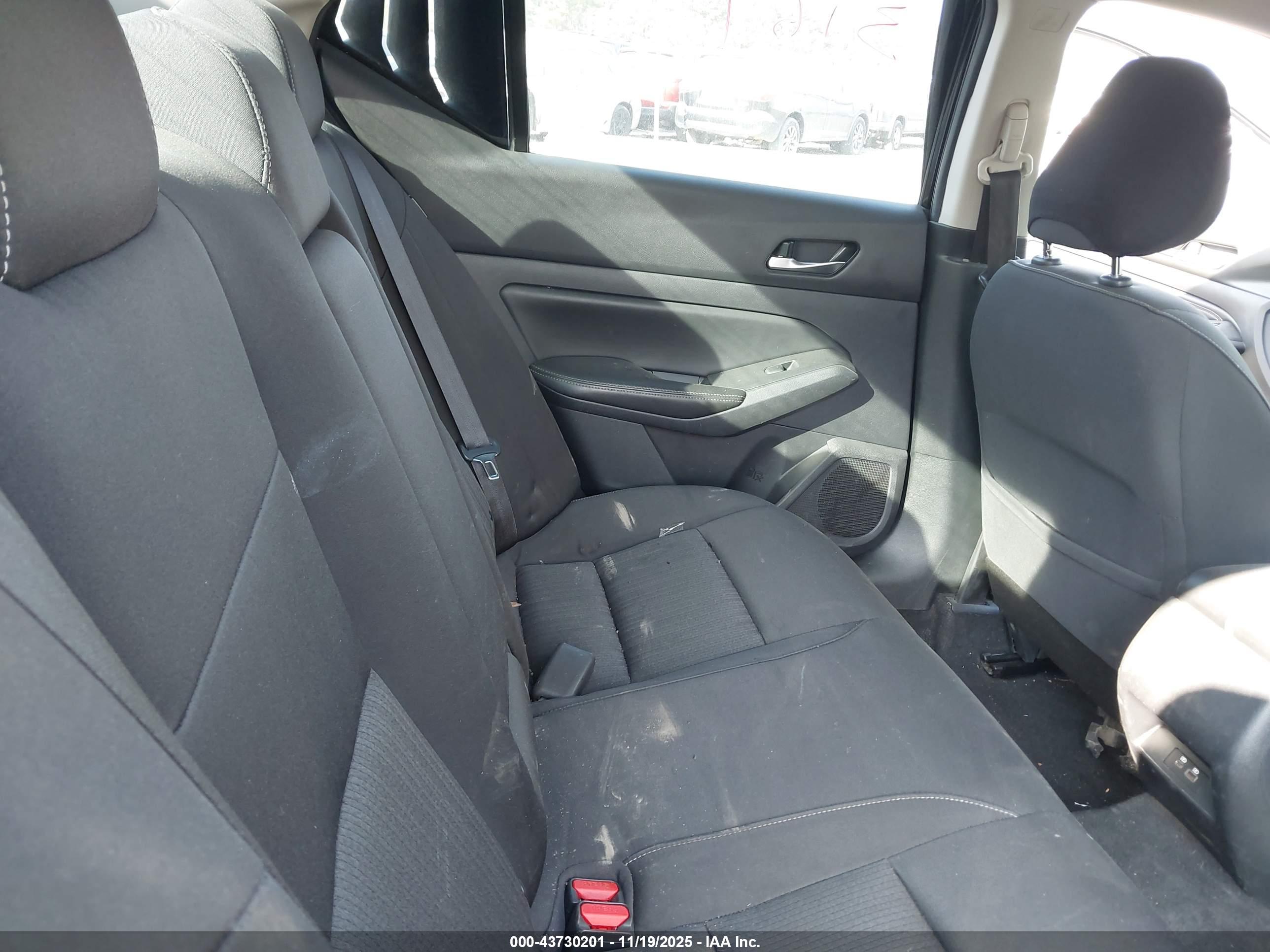 NISSAN ALTIMA image 8