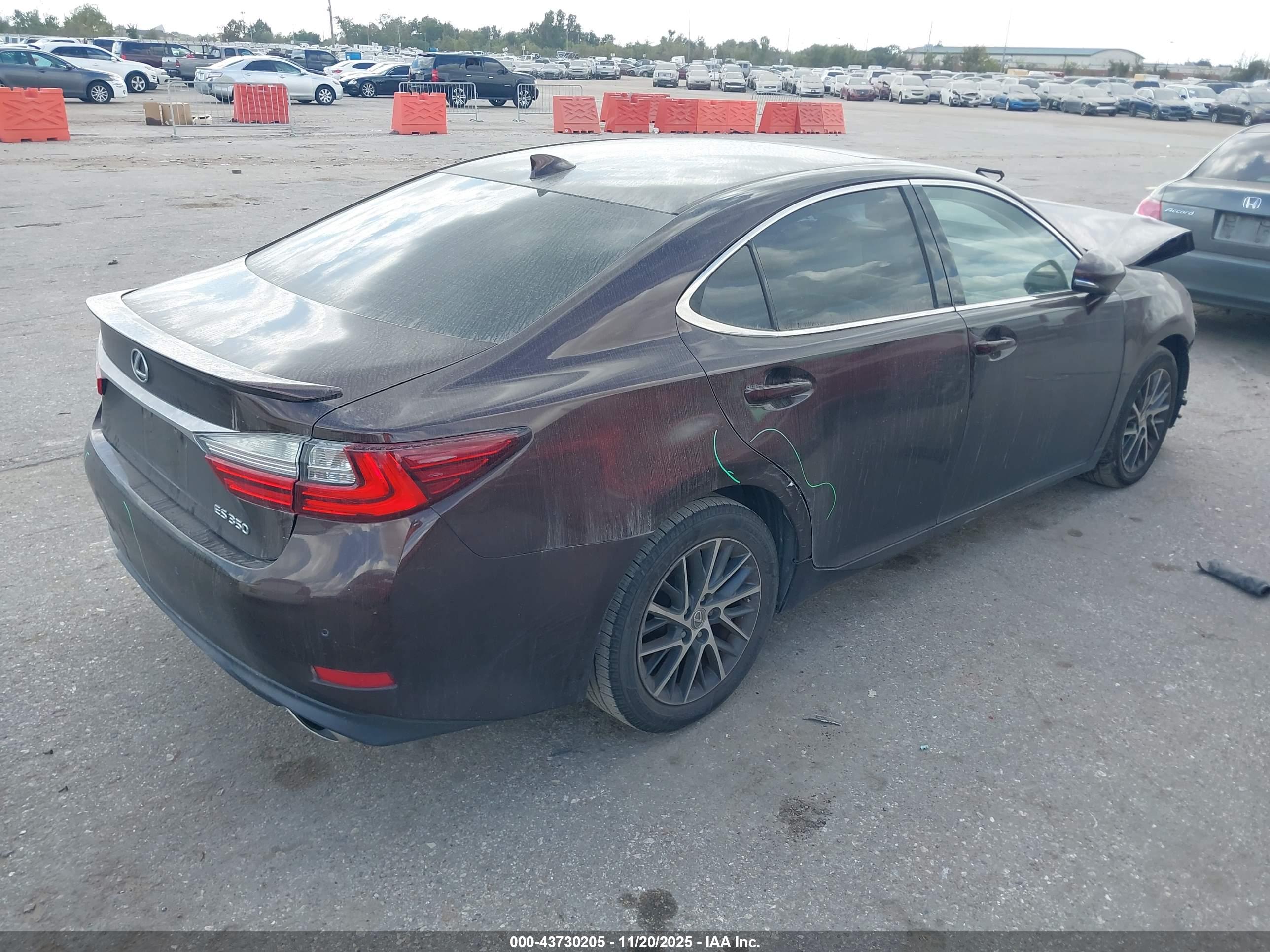 LEXUS ES image 4