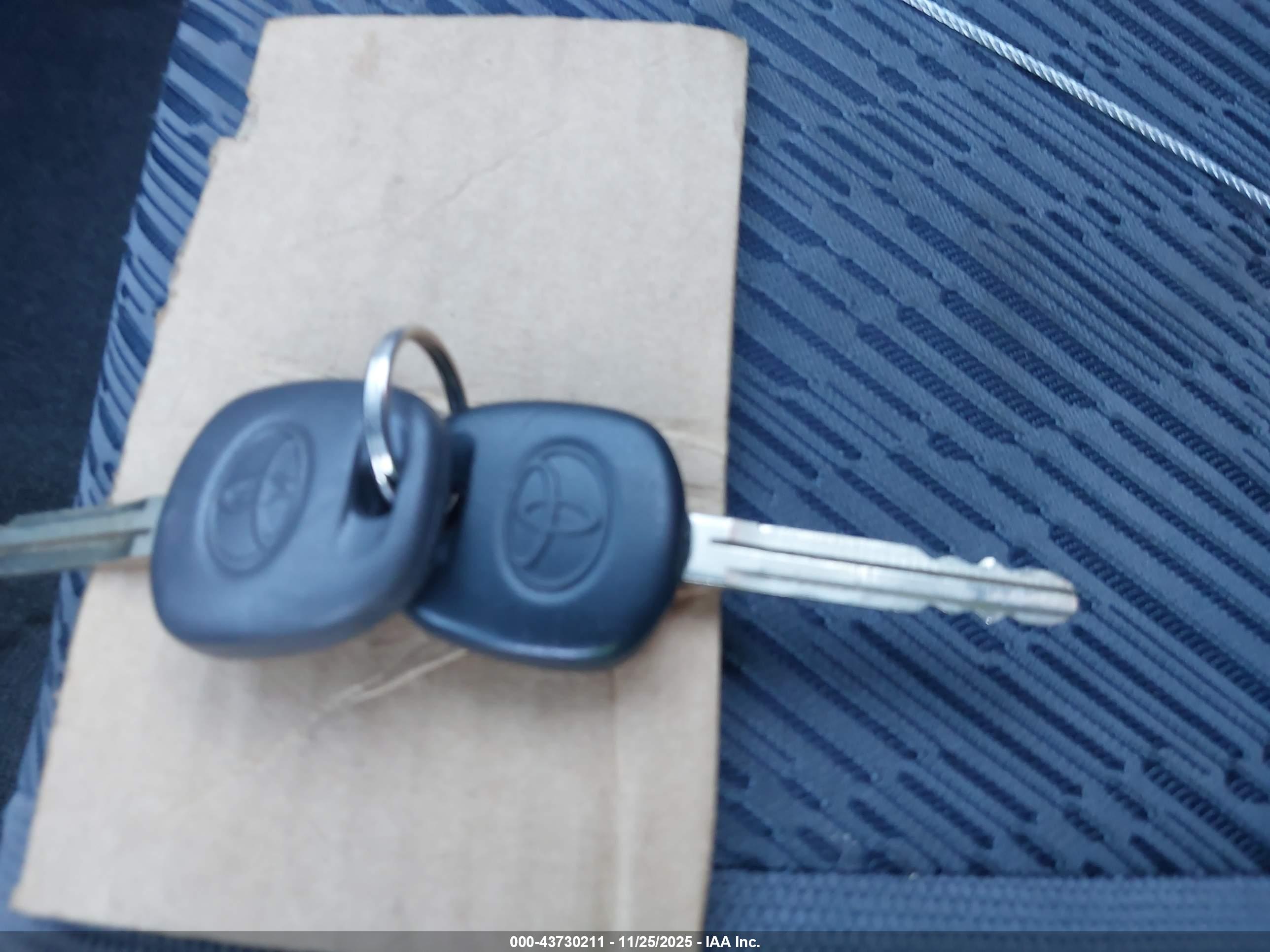 TOYOTA RAV4 image 11